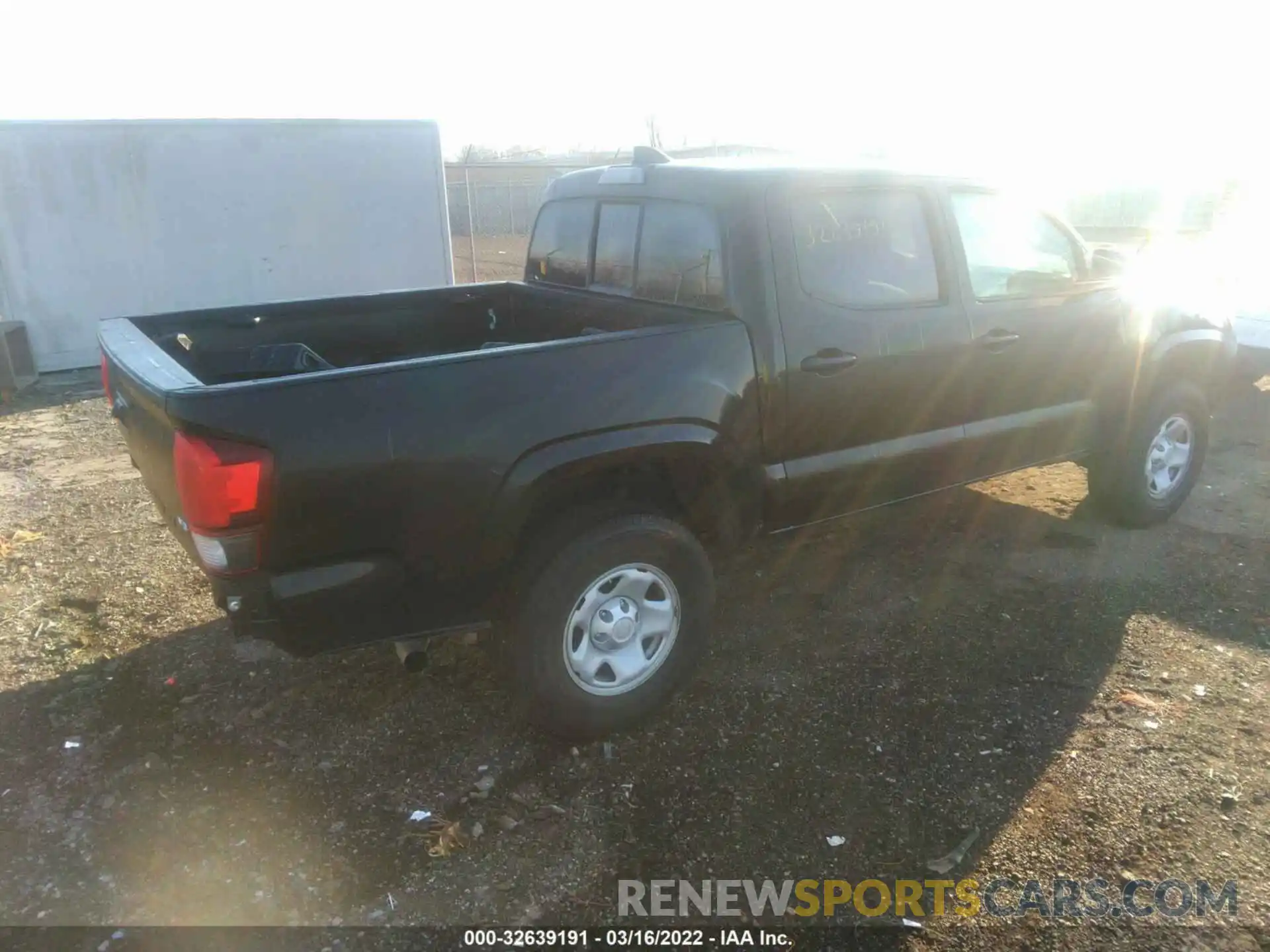 4 Фотография поврежденного автомобиля 5TFCZ5ANXLX234474 TOYOTA TACOMA 4WD 2020