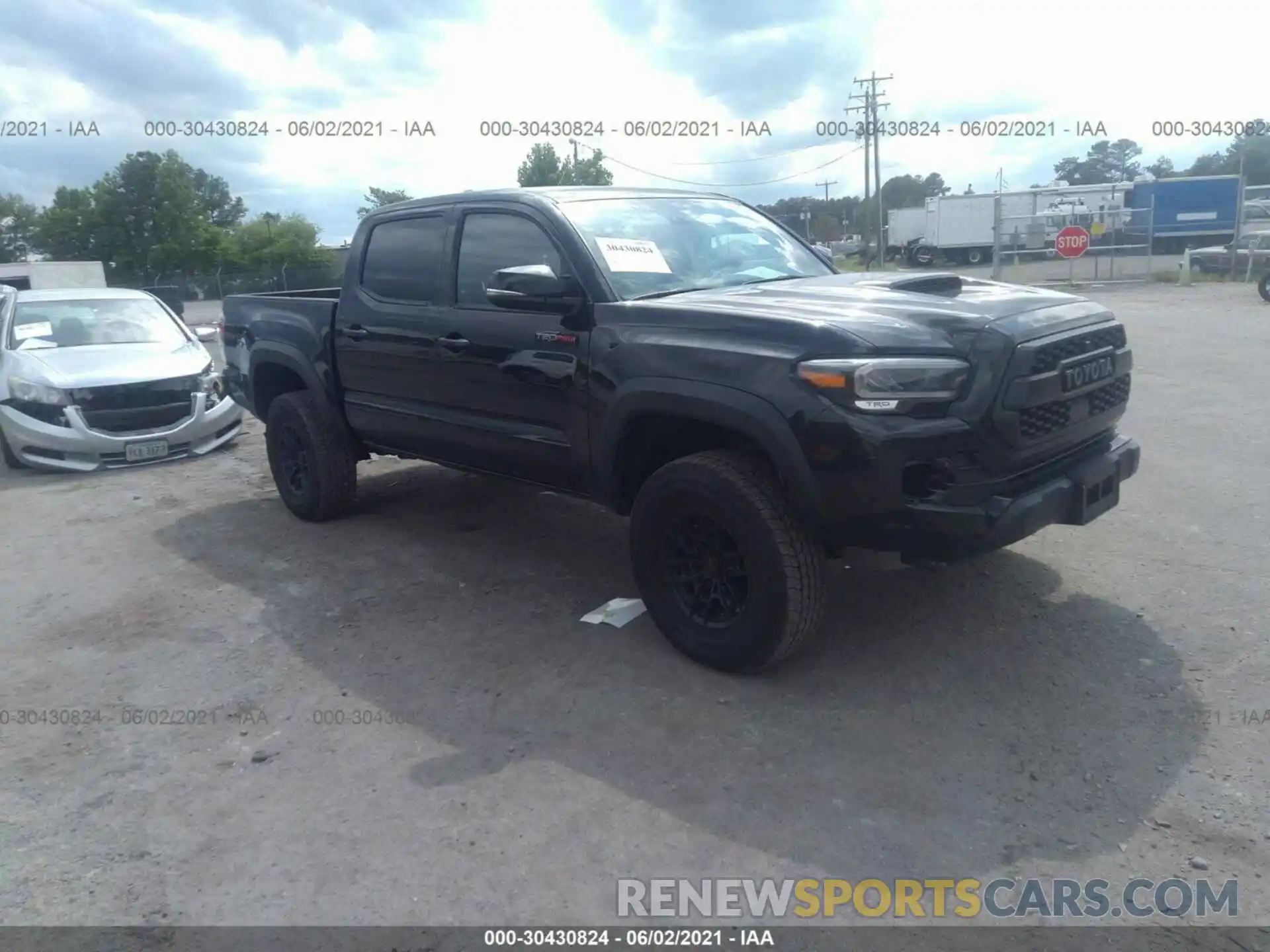 1 Фотография поврежденного автомобиля 5TFCZ5ANXLX235737 TOYOTA TACOMA 4WD 2020