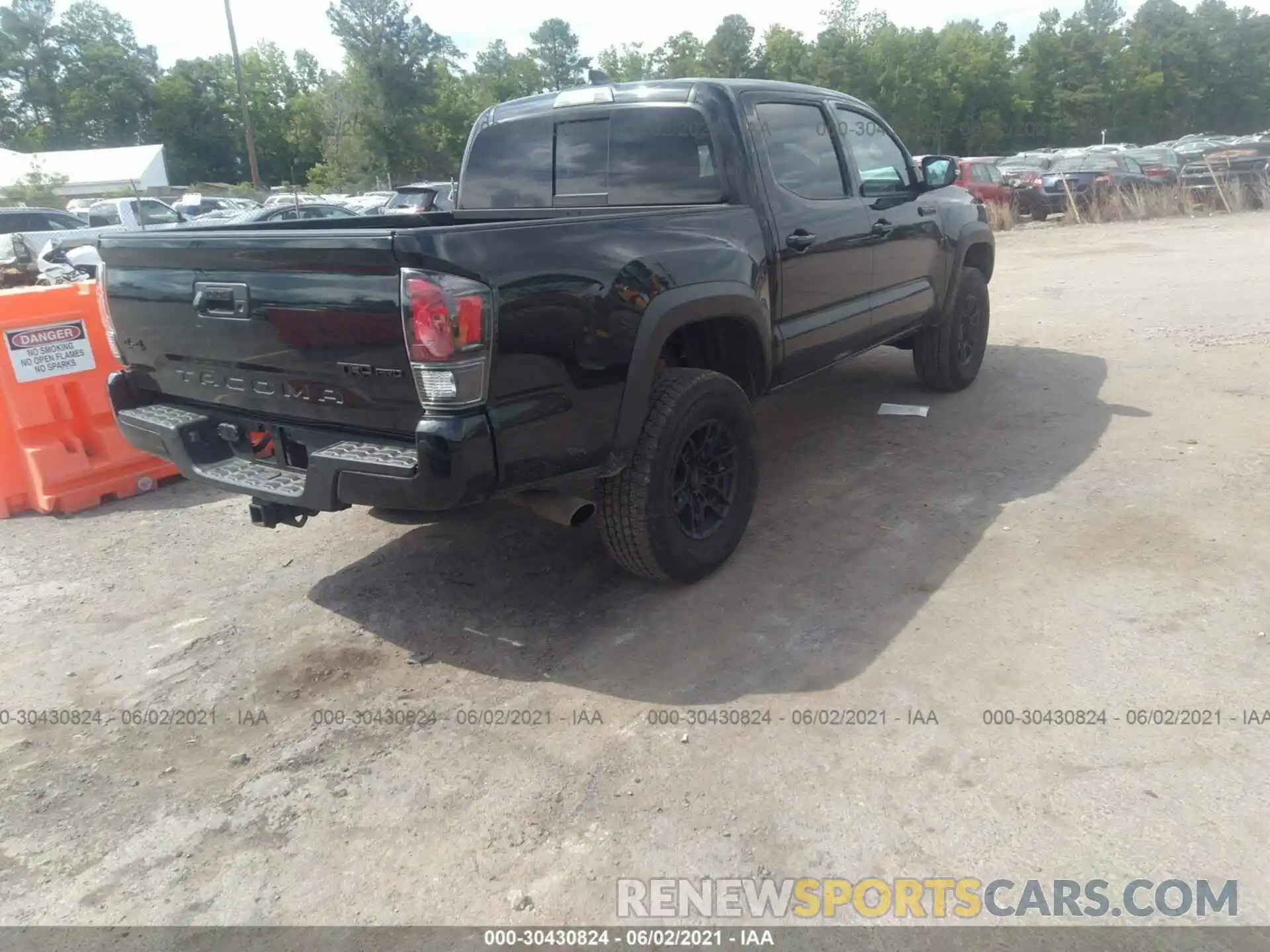 4 Photograph of a damaged car 5TFCZ5ANXLX235737 TOYOTA TACOMA 4WD 2020