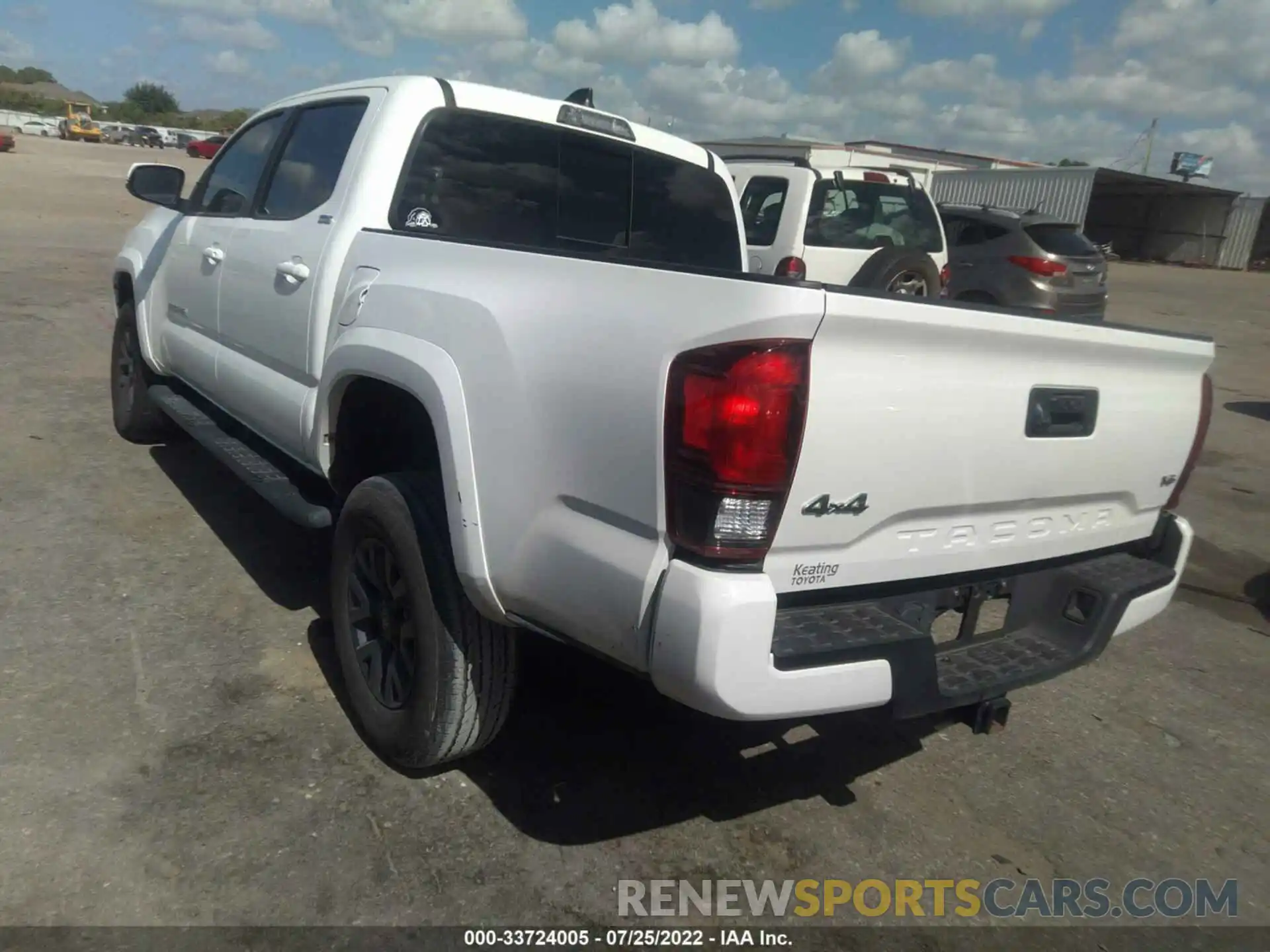 3 Photograph of a damaged car 5TFCZ5ANXLX236080 TOYOTA TACOMA 4WD 2020