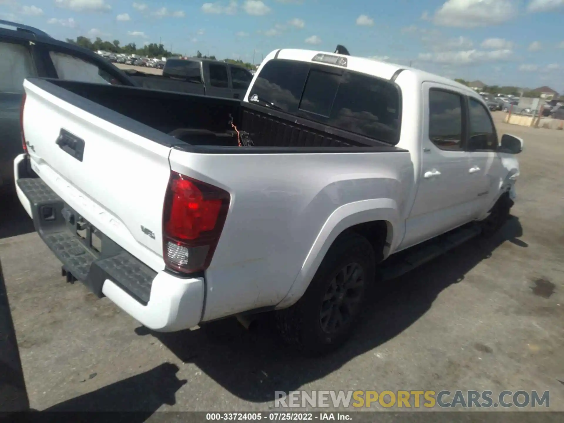 4 Photograph of a damaged car 5TFCZ5ANXLX236080 TOYOTA TACOMA 4WD 2020