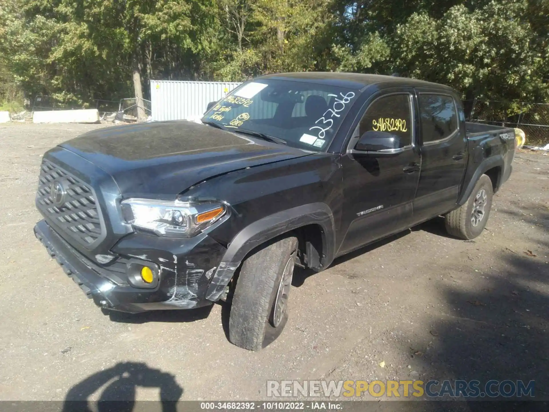 2 Фотография поврежденного автомобиля 5TFCZ5ANXLX237066 TOYOTA TACOMA 4WD 2020