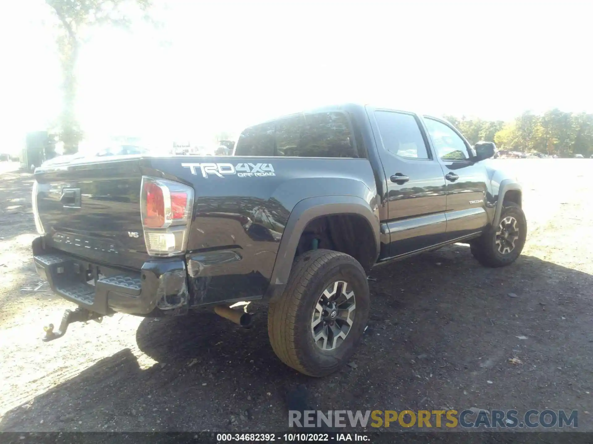 4 Фотография поврежденного автомобиля 5TFCZ5ANXLX237066 TOYOTA TACOMA 4WD 2020