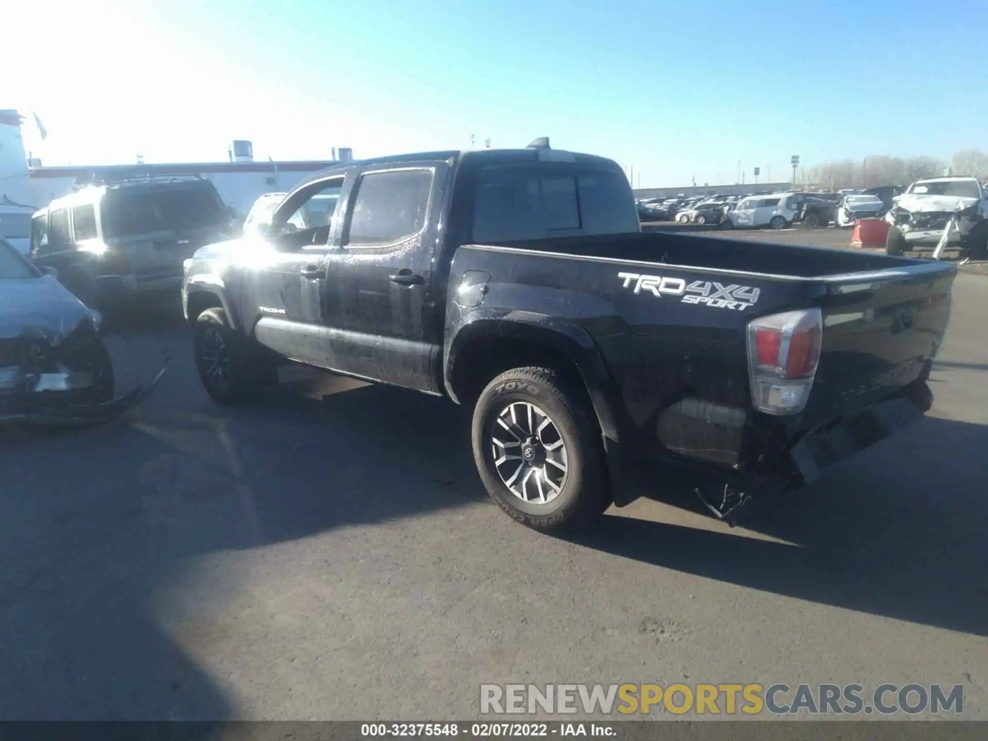 3 Photograph of a damaged car 5TFCZ5ANXLX242011 TOYOTA TACOMA 4WD 2020