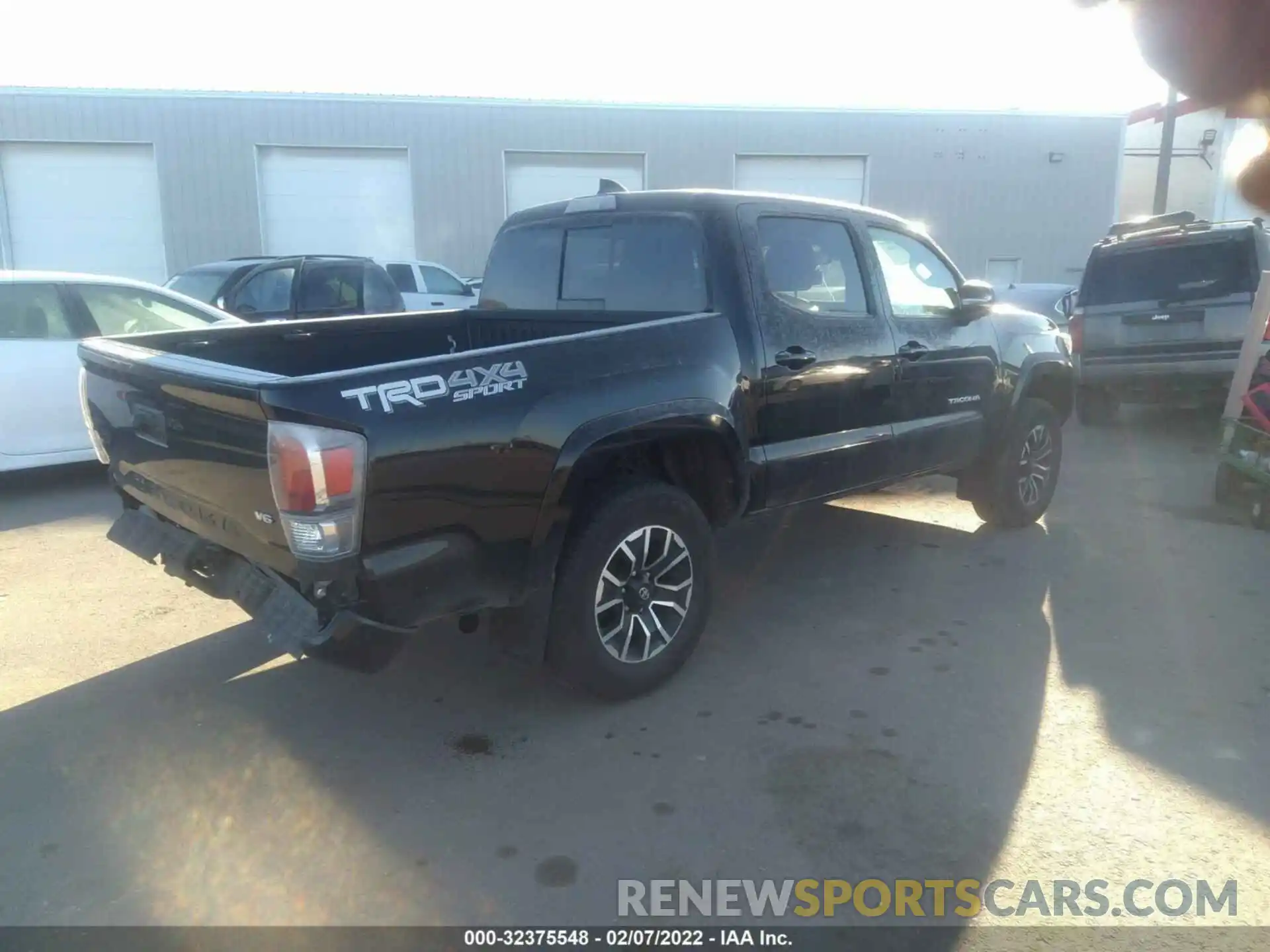 4 Photograph of a damaged car 5TFCZ5ANXLX242011 TOYOTA TACOMA 4WD 2020