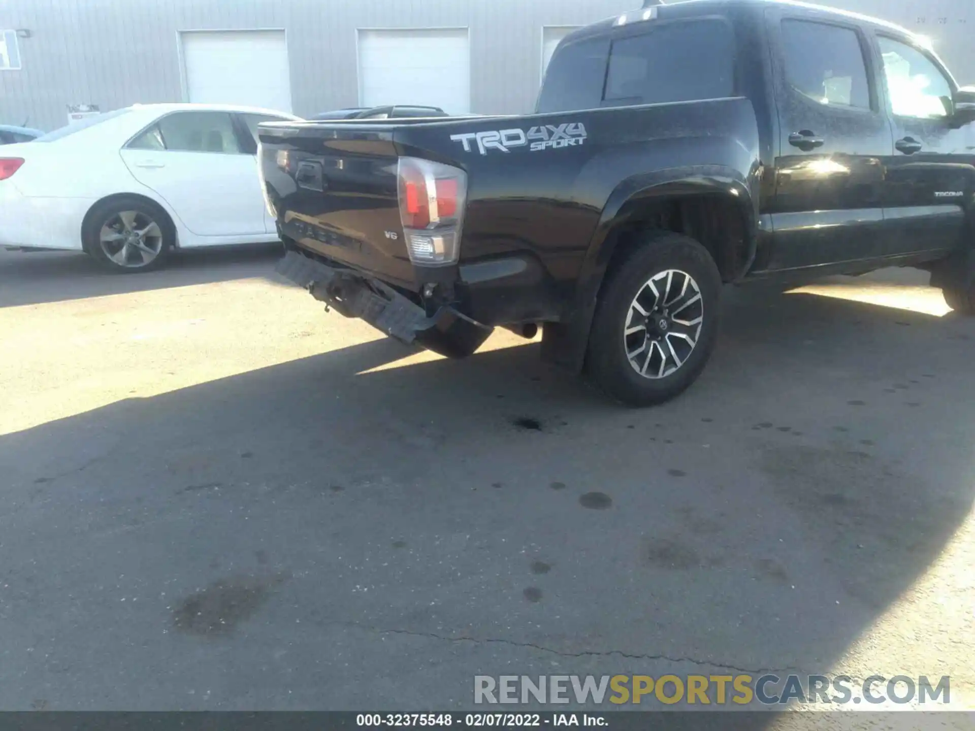 6 Фотография поврежденного автомобиля 5TFCZ5ANXLX242011 TOYOTA TACOMA 4WD 2020