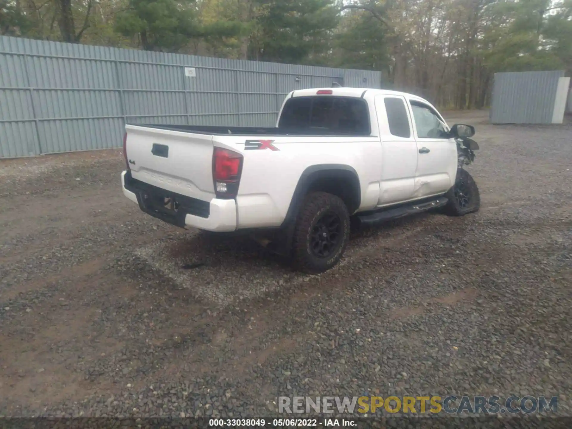 4 Photograph of a damaged car 5TFSX5EN1LX072231 TOYOTA TACOMA 4WD 2020