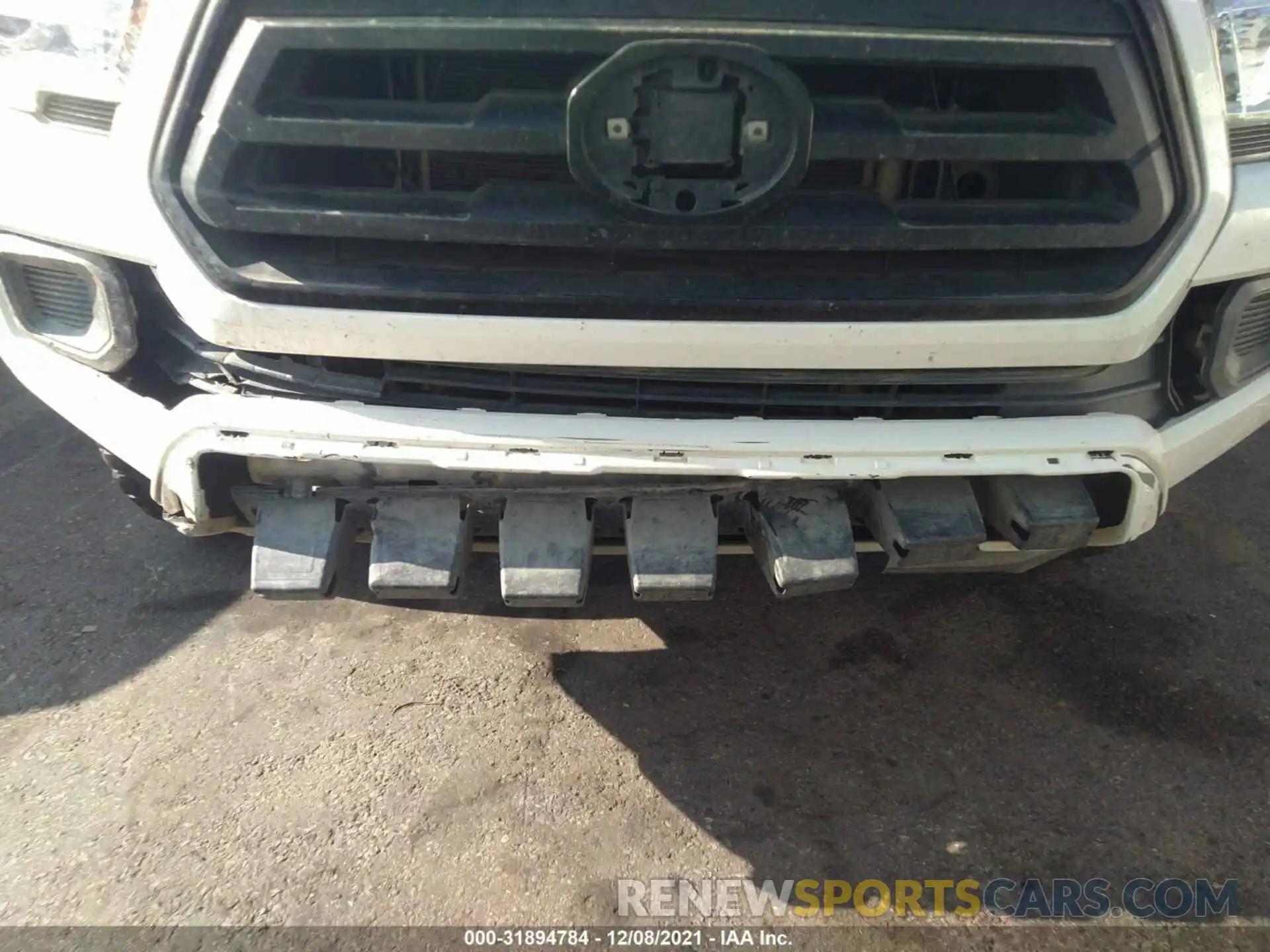 6 Photograph of a damaged car 5TFSX5EN8LX072145 TOYOTA TACOMA 4WD 2020