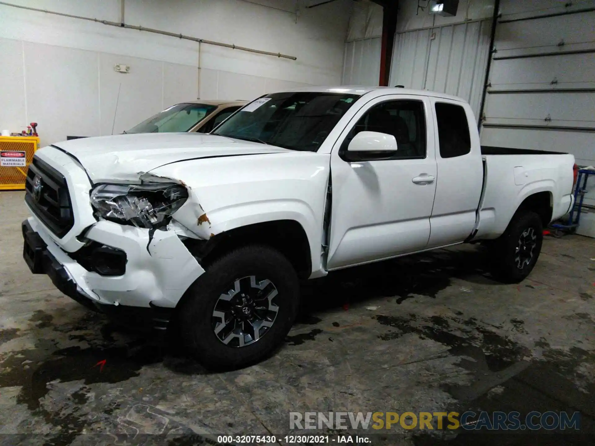 2 Photograph of a damaged car 5TFSX5EN9LX072901 TOYOTA TACOMA 4WD 2020