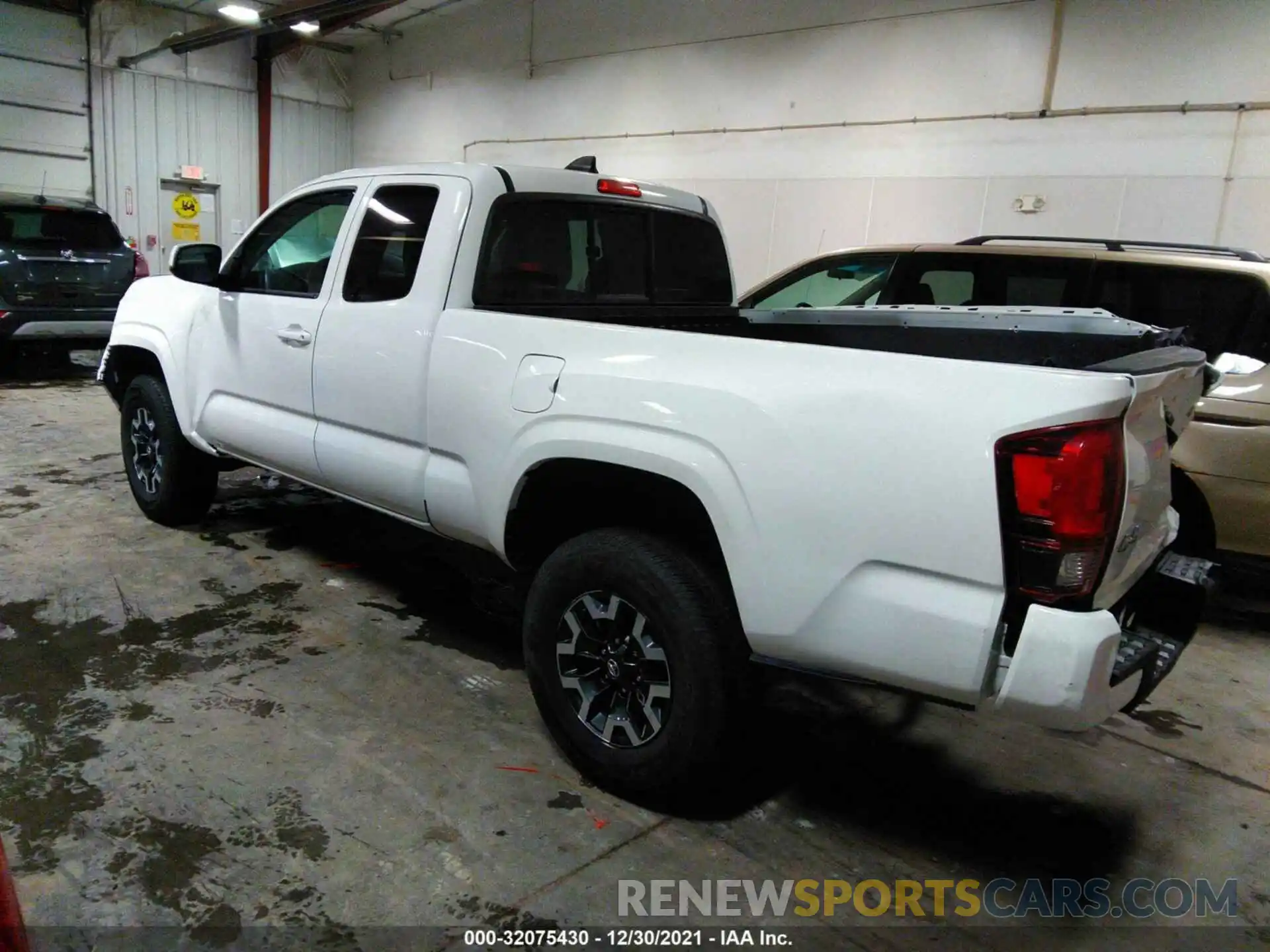 3 Photograph of a damaged car 5TFSX5EN9LX072901 TOYOTA TACOMA 4WD 2020