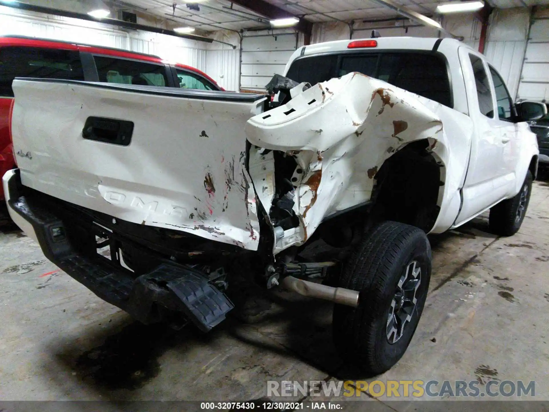 6 Photograph of a damaged car 5TFSX5EN9LX072901 TOYOTA TACOMA 4WD 2020