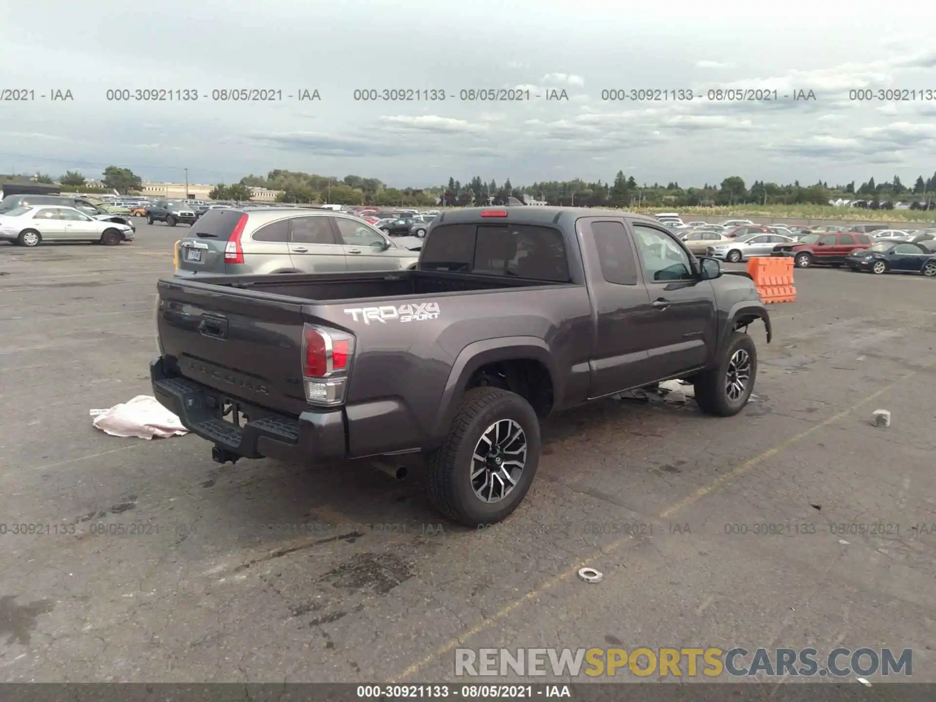 4 Photograph of a damaged car 5TFSZ5AN1LX215128 TOYOTA TACOMA 4WD 2020