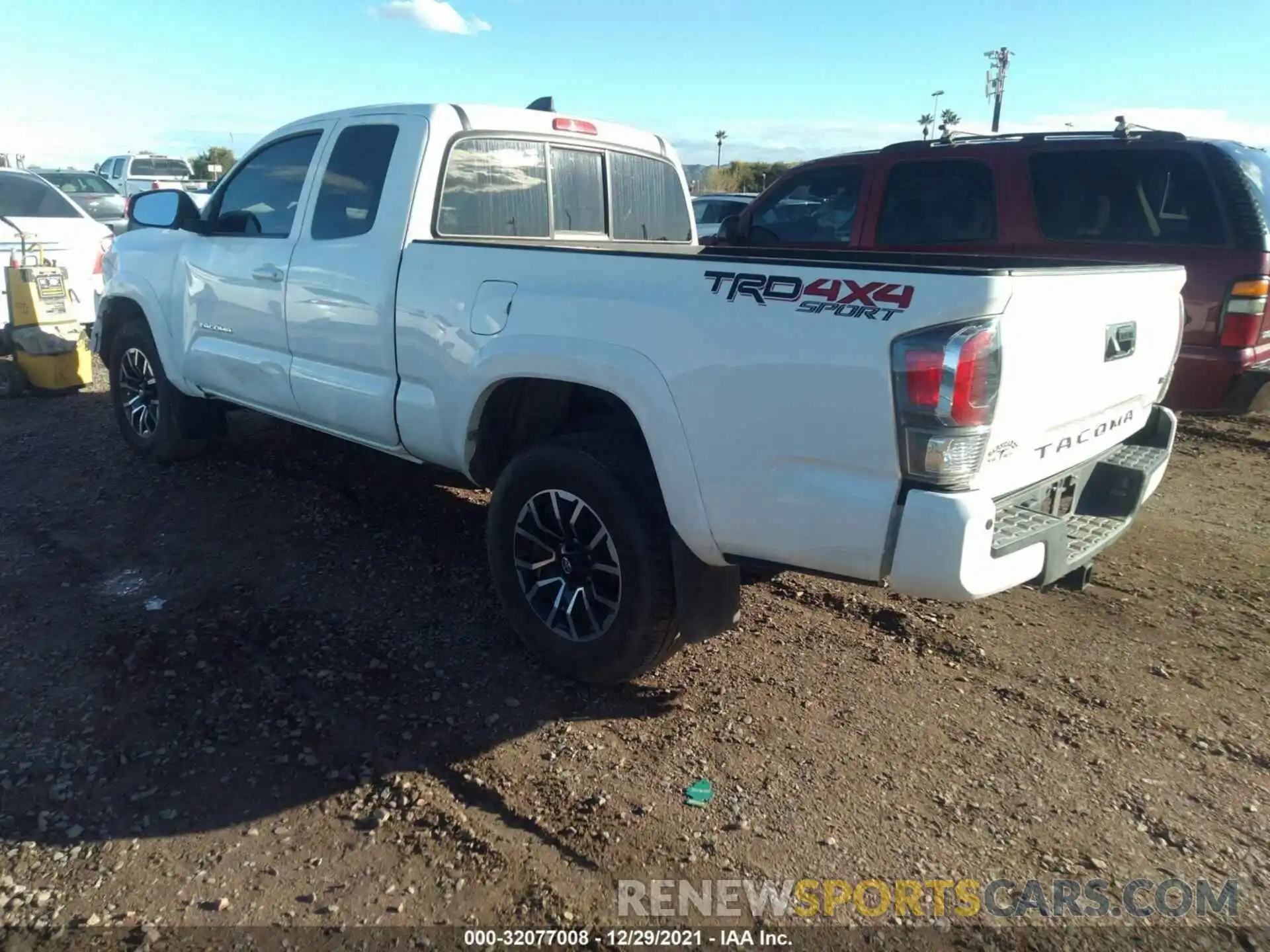 3 Photograph of a damaged car 5TFSZ5AN1LX215260 TOYOTA TACOMA 4WD 2020