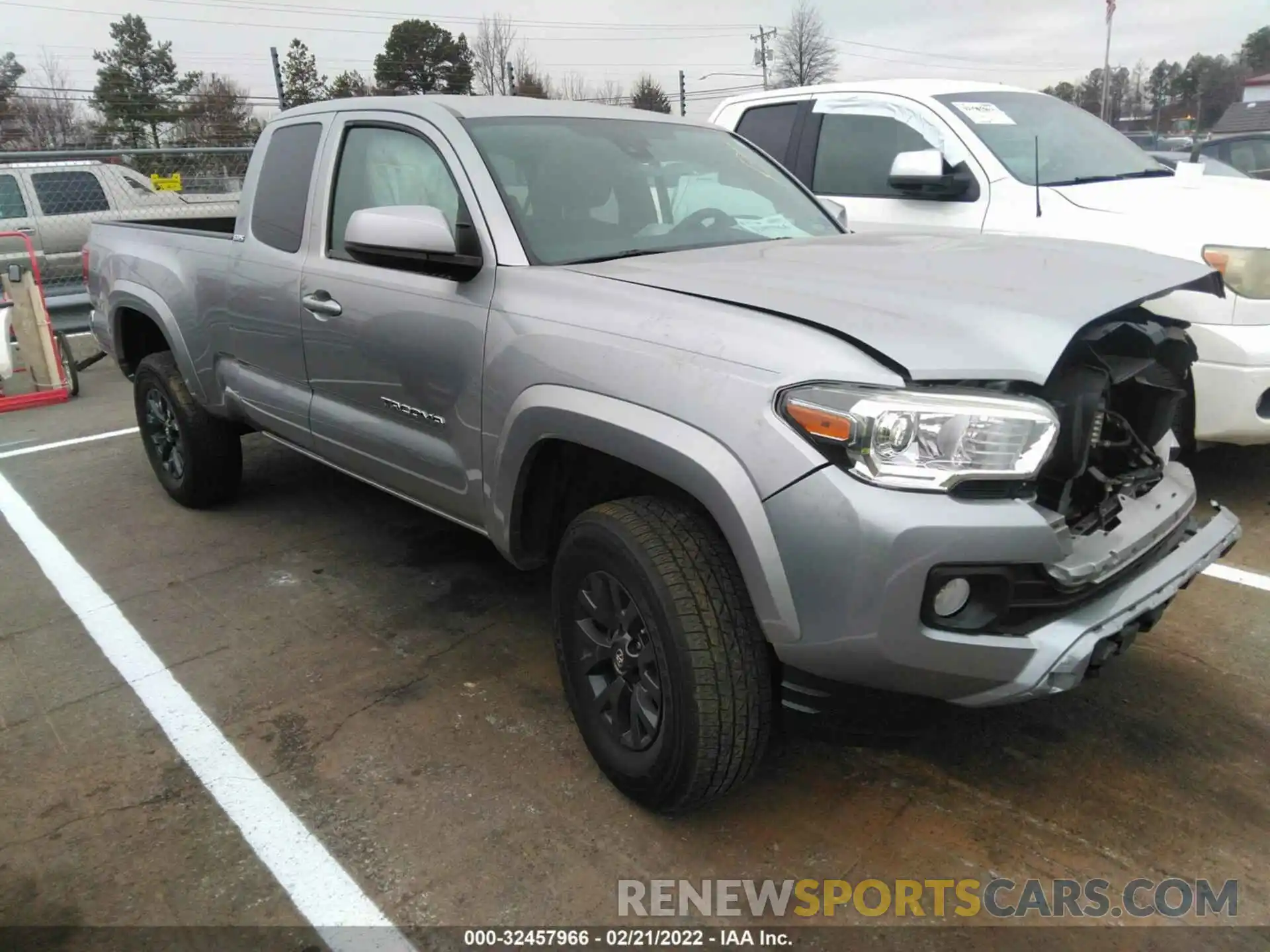 1 Photograph of a damaged car 5TFSZ5AN2LX225165 TOYOTA TACOMA 4WD 2020