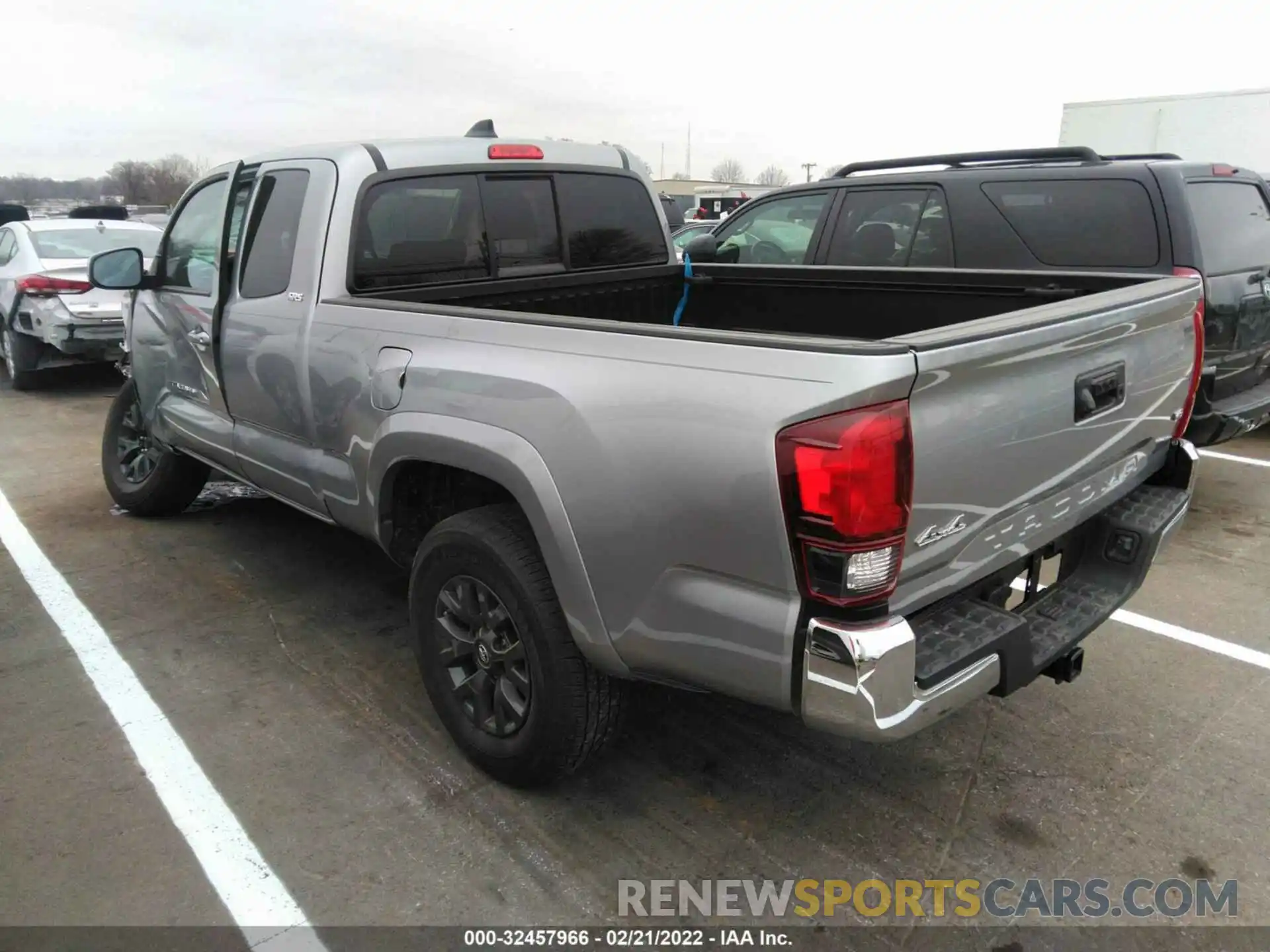 3 Photograph of a damaged car 5TFSZ5AN2LX225165 TOYOTA TACOMA 4WD 2020