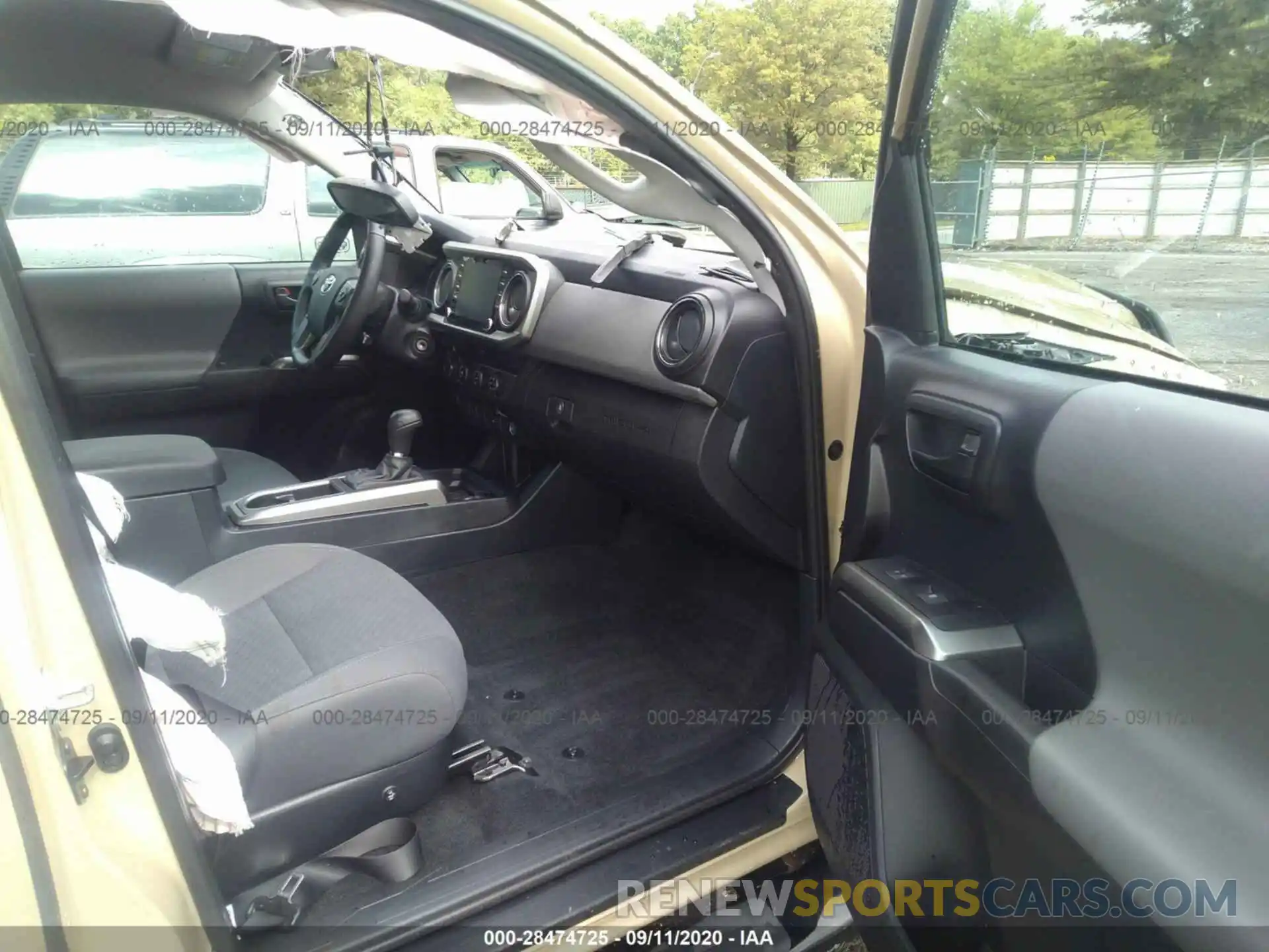 5 Photograph of a damaged car 5TFSZ5ANXLX216519 TOYOTA TACOMA 4WD 2020