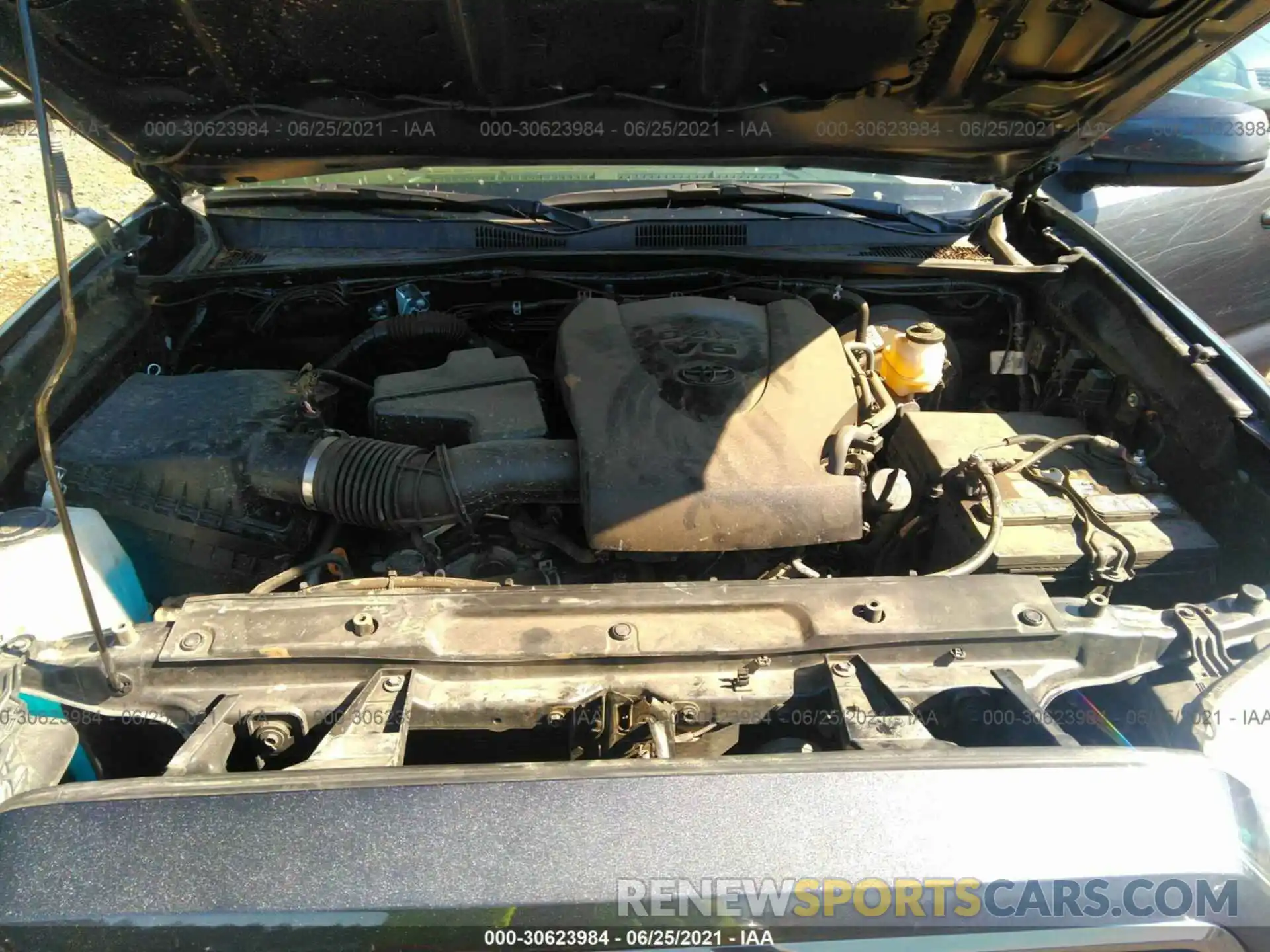 10 Photograph of a damaged car 5TFSZ5ANXLX223311 TOYOTA TACOMA 4WD 2020