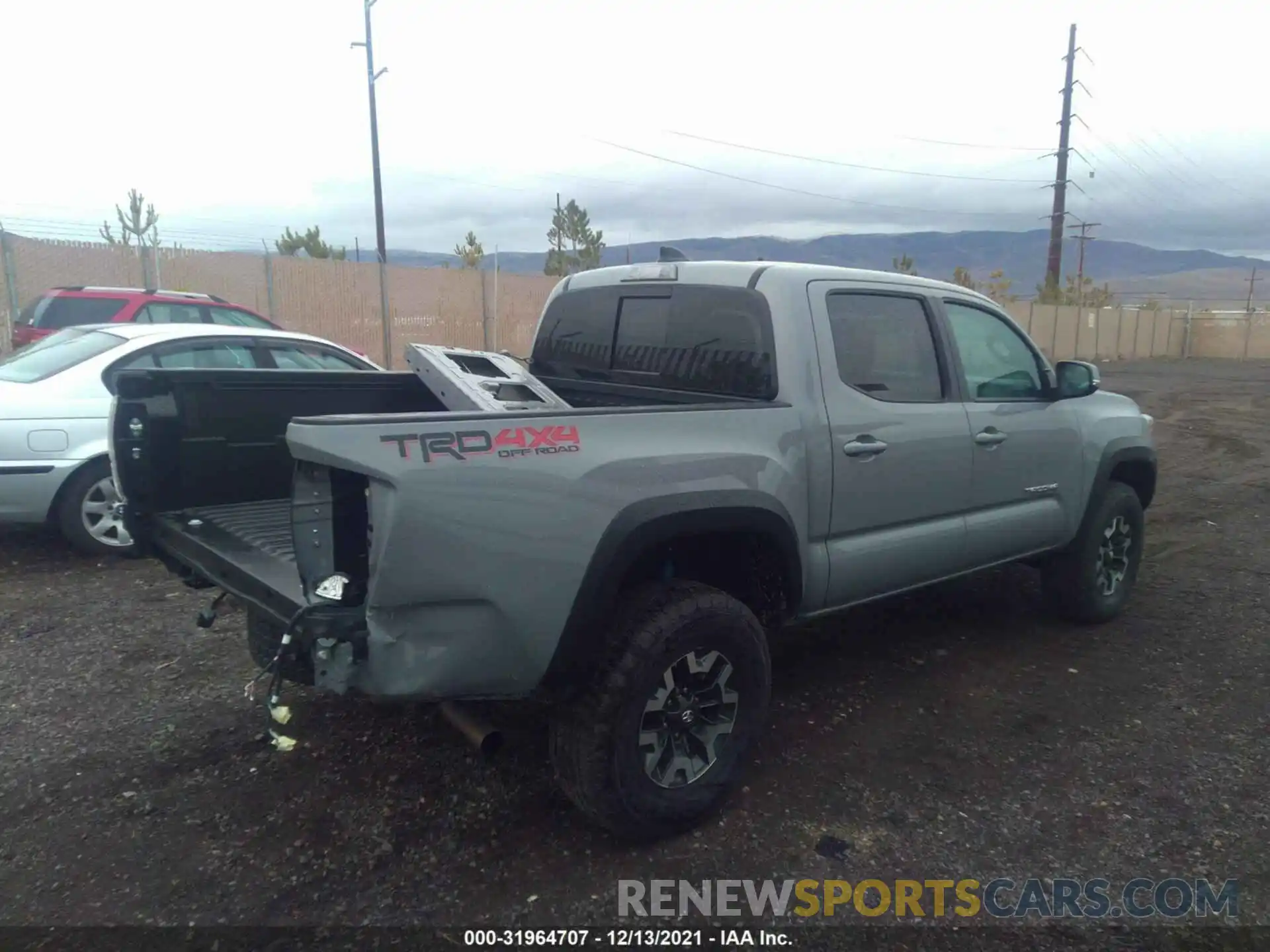 4 Photograph of a damaged car 3TMCZ5AN0MM375805 TOYOTA TACOMA 4WD 2021