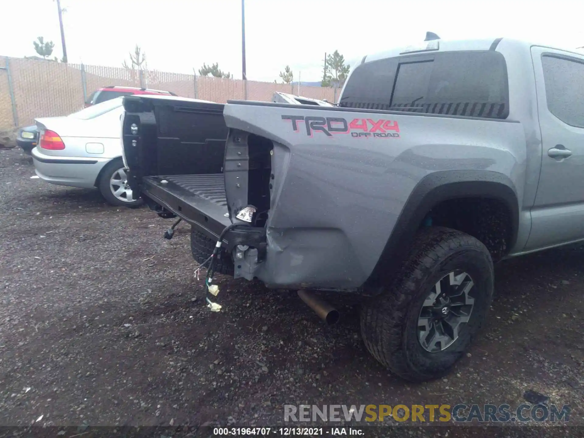 6 Photograph of a damaged car 3TMCZ5AN0MM375805 TOYOTA TACOMA 4WD 2021