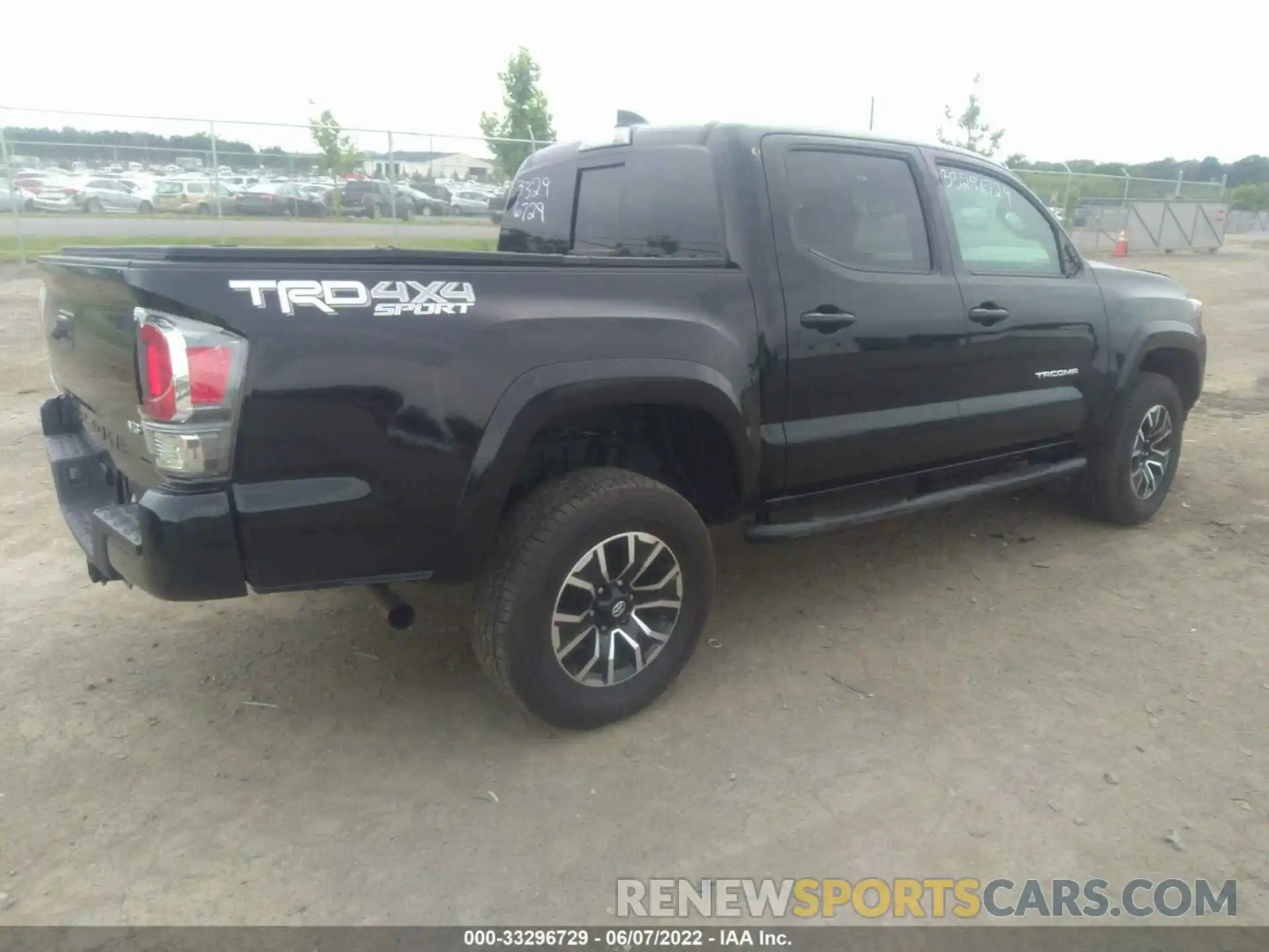 4 Photograph of a damaged car 3TMCZ5AN0MM394399 TOYOTA TACOMA 4WD 2021