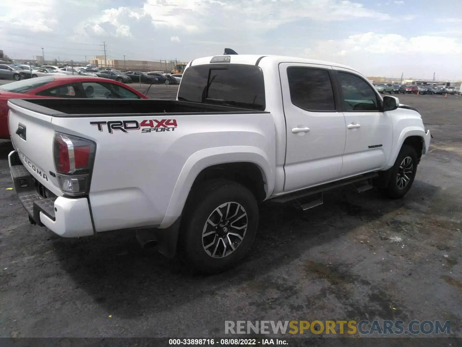 4 Photograph of a damaged car 3TMCZ5AN0MM395407 TOYOTA TACOMA 4WD 2021