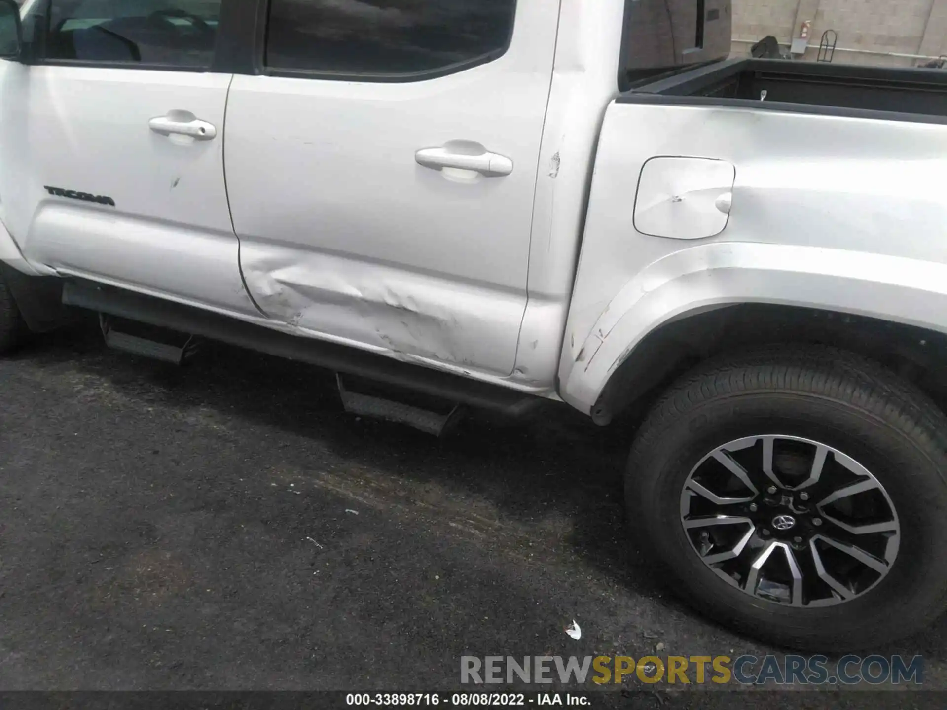 6 Photograph of a damaged car 3TMCZ5AN0MM395407 TOYOTA TACOMA 4WD 2021