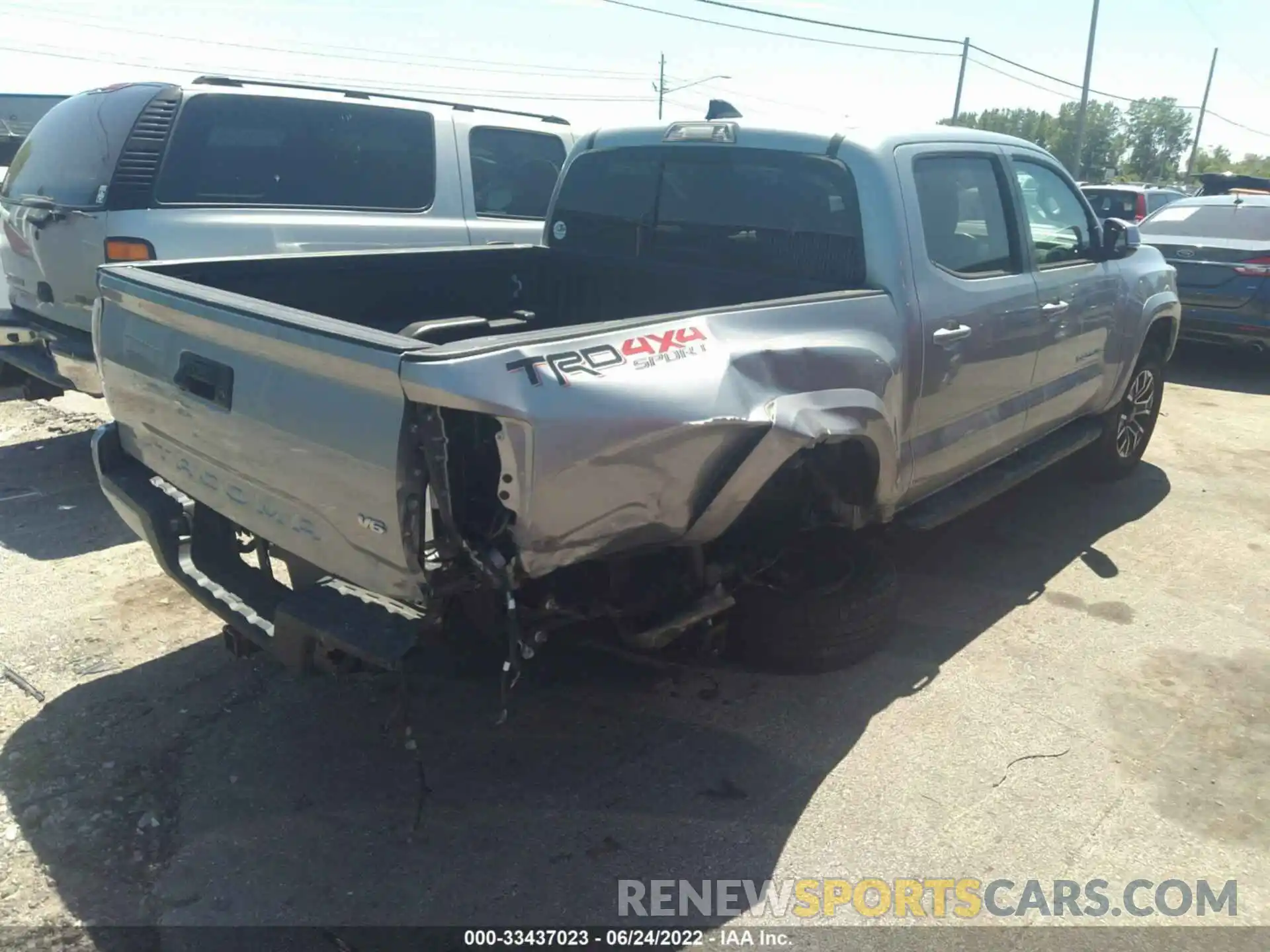 4 Photograph of a damaged car 3TMCZ5AN0MM405269 TOYOTA TACOMA 4WD 2021