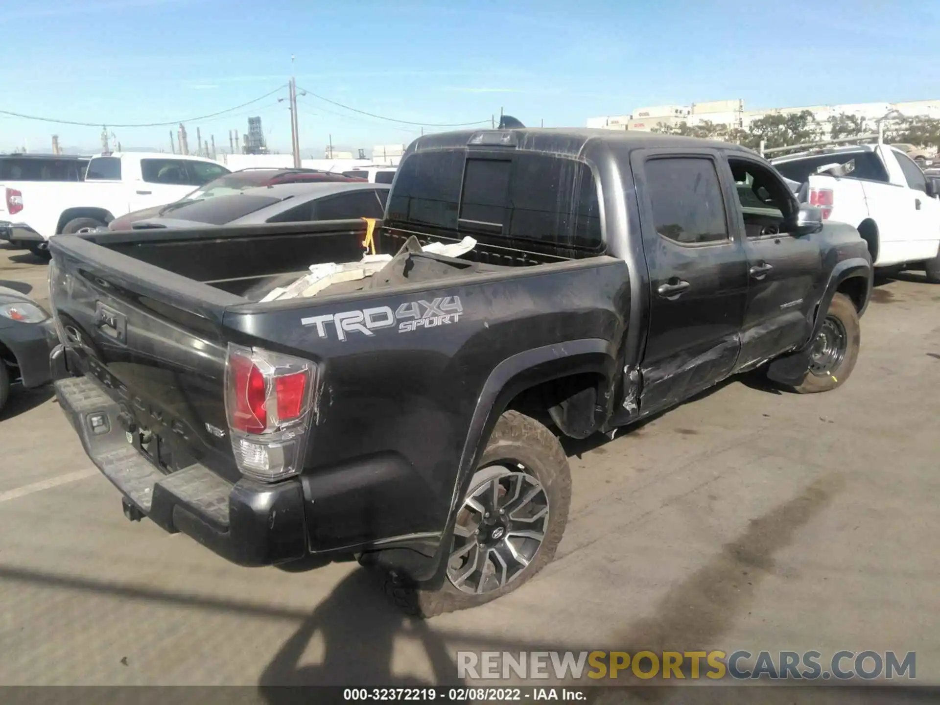 4 Photograph of a damaged car 3TMCZ5AN0MM423089 TOYOTA TACOMA 4WD 2021