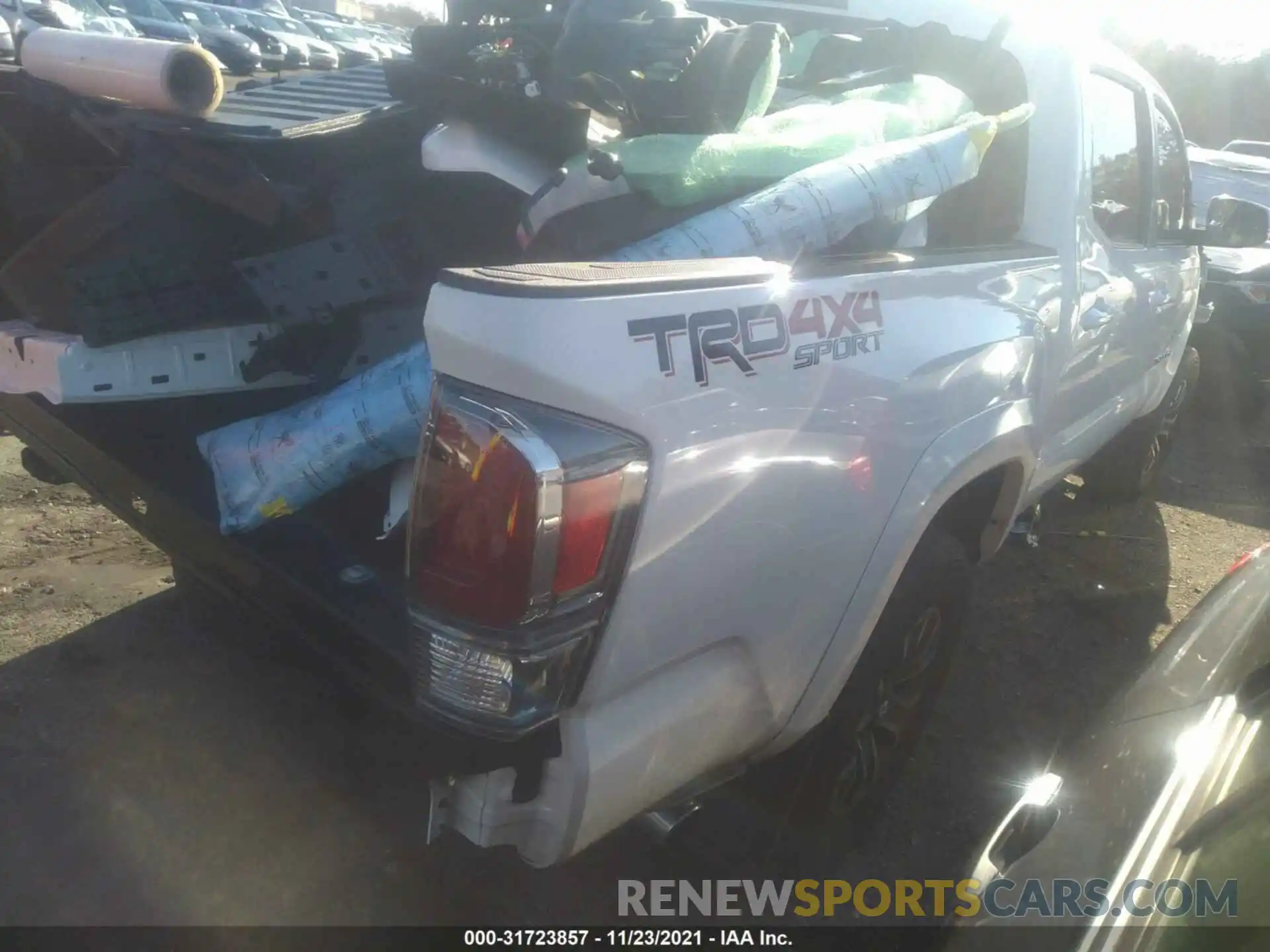 4 Photograph of a damaged car 3TMCZ5AN0MM431628 TOYOTA TACOMA 4WD 2021