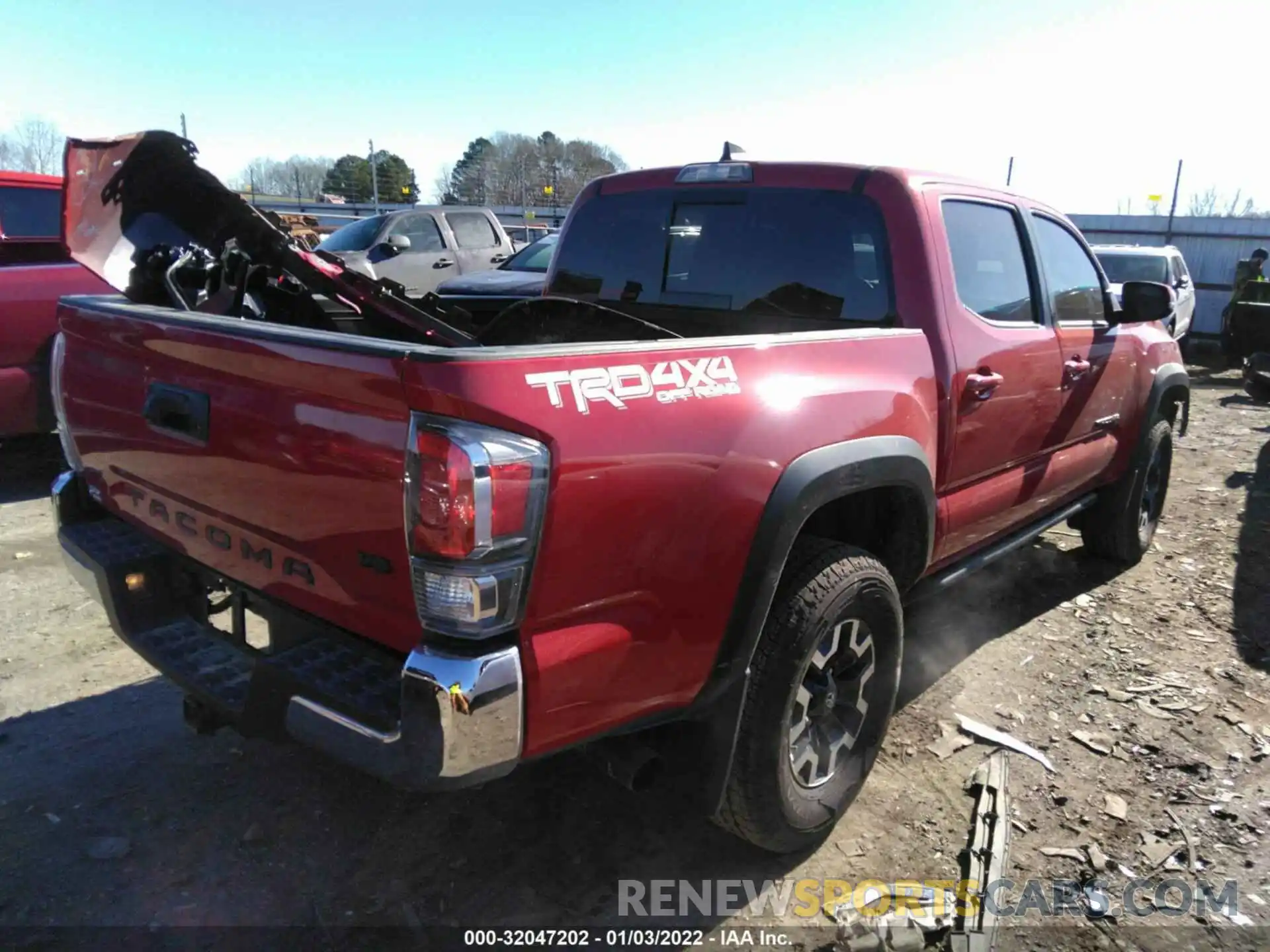 4 Photograph of a damaged car 3TMCZ5AN0MM440085 TOYOTA TACOMA 4WD 2021