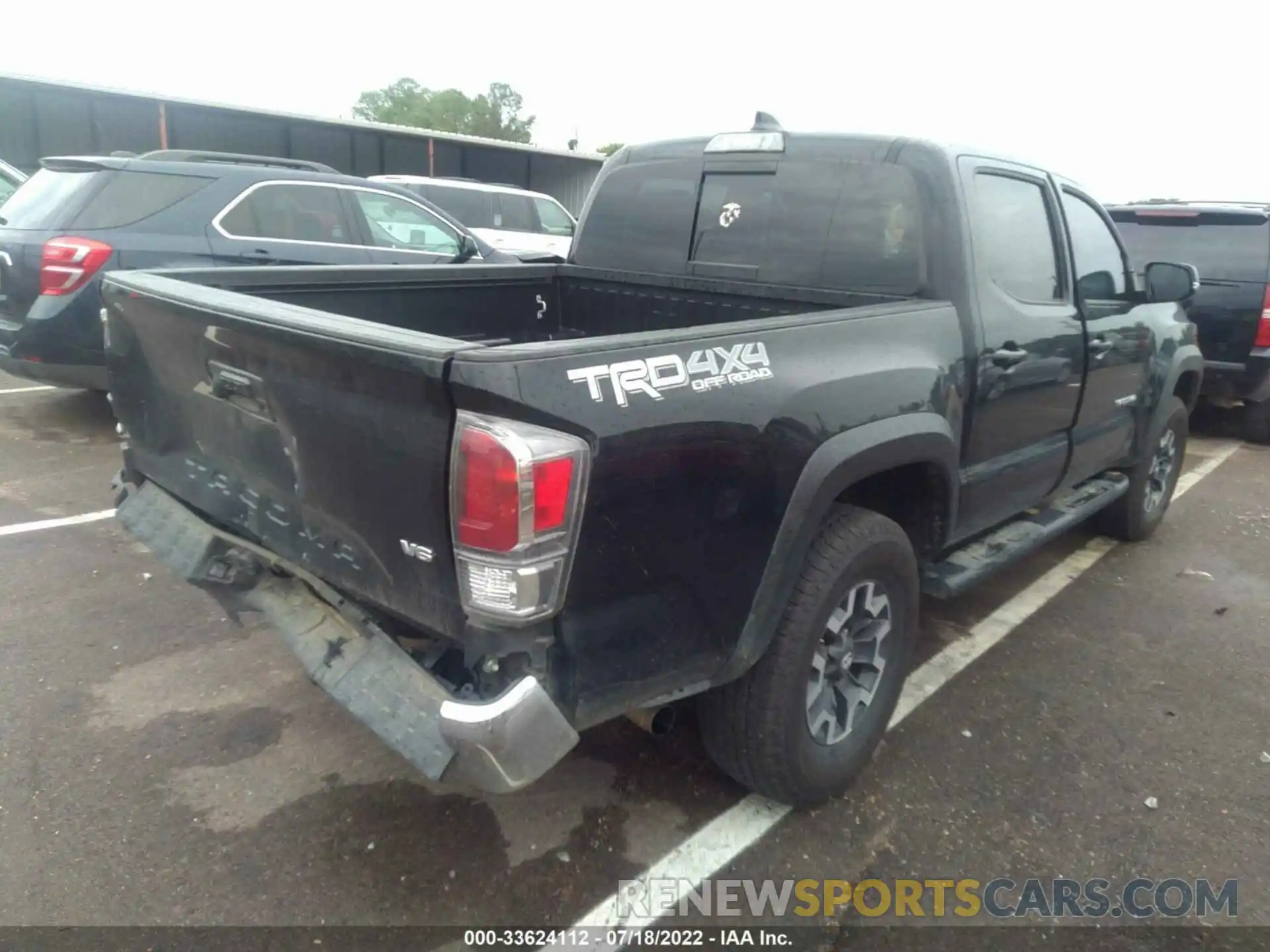 4 Photograph of a damaged car 3TMCZ5AN0MM444220 TOYOTA TACOMA 4WD 2021