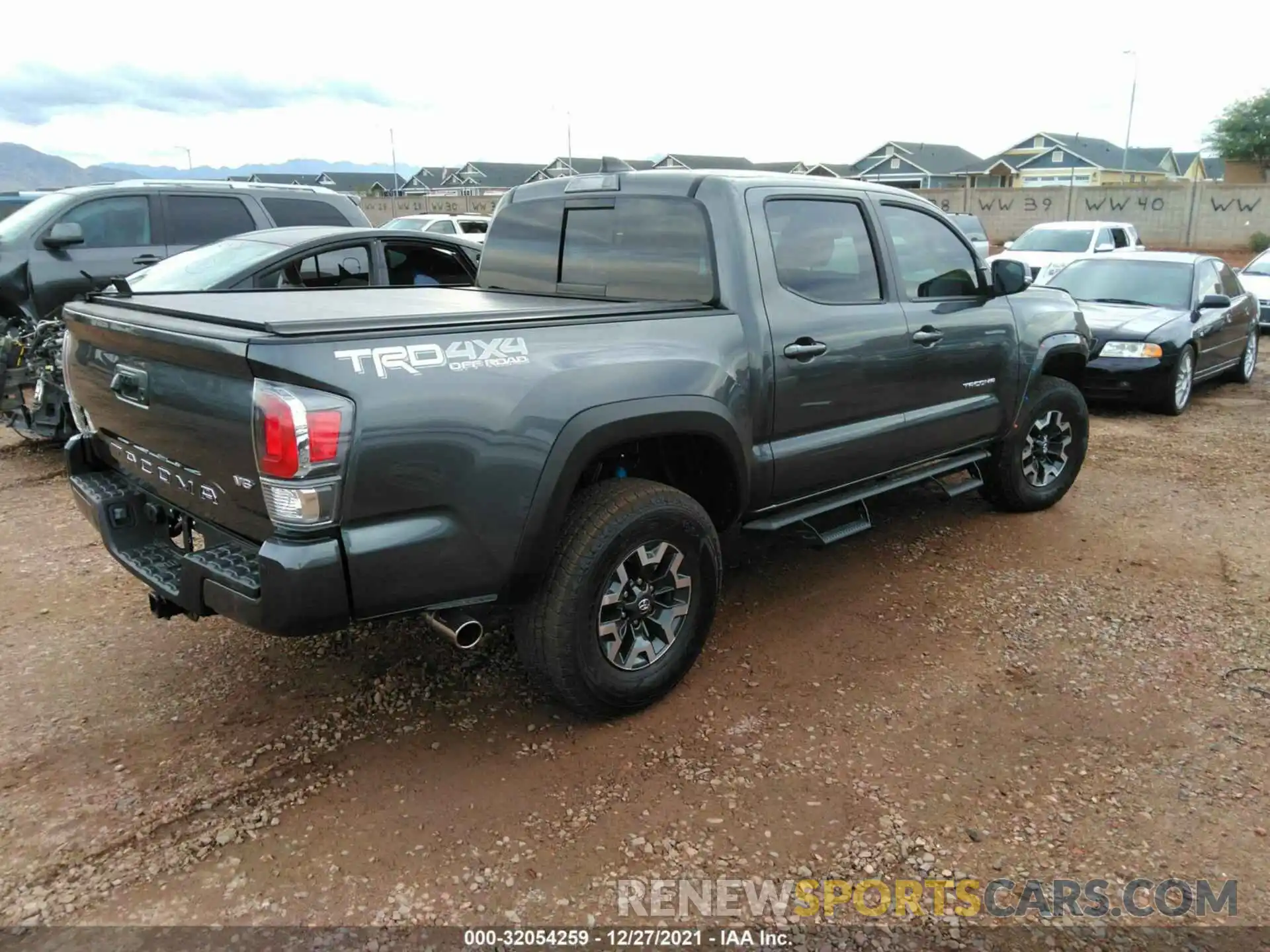 4 Photograph of a damaged car 3TMCZ5AN0MM452284 TOYOTA TACOMA 4WD 2021