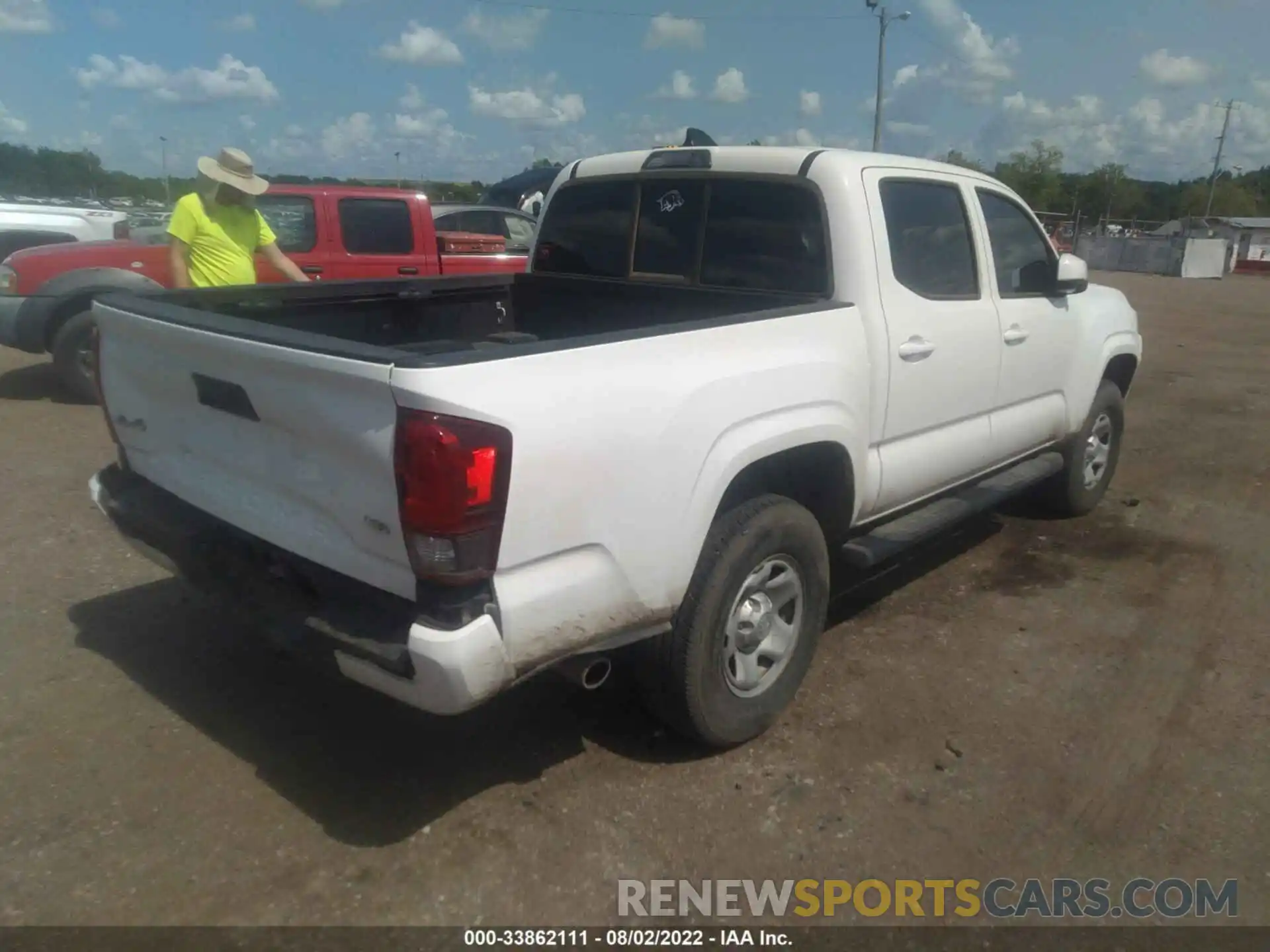 4 Photograph of a damaged car 3TMCZ5AN1MM376266 TOYOTA TACOMA 4WD 2021