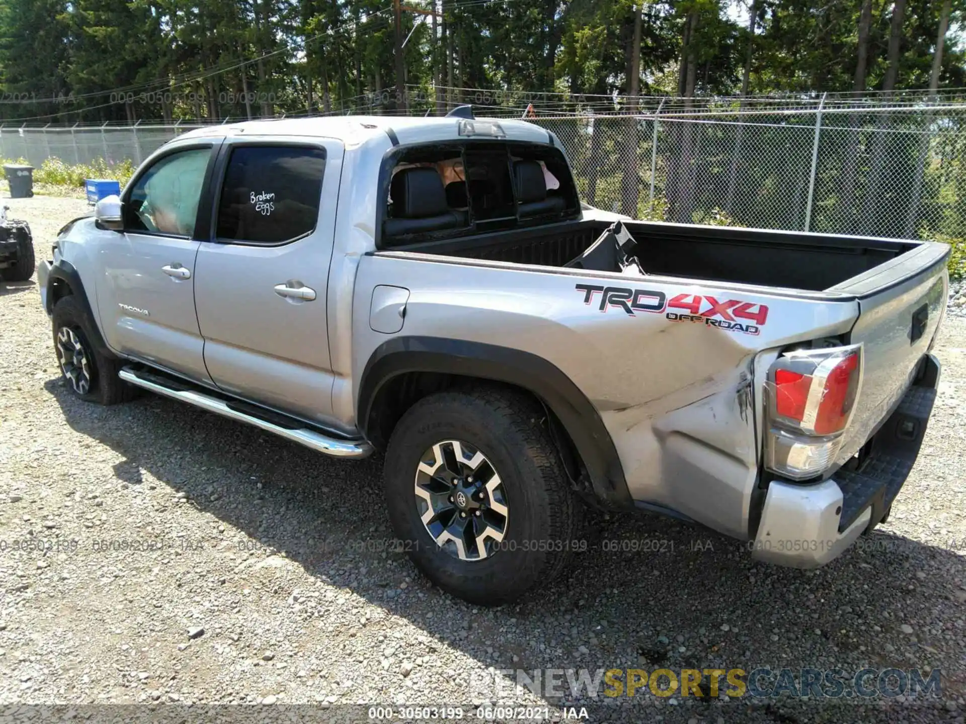 3 Photograph of a damaged car 3TMCZ5AN1MM380933 TOYOTA TACOMA 4WD 2021