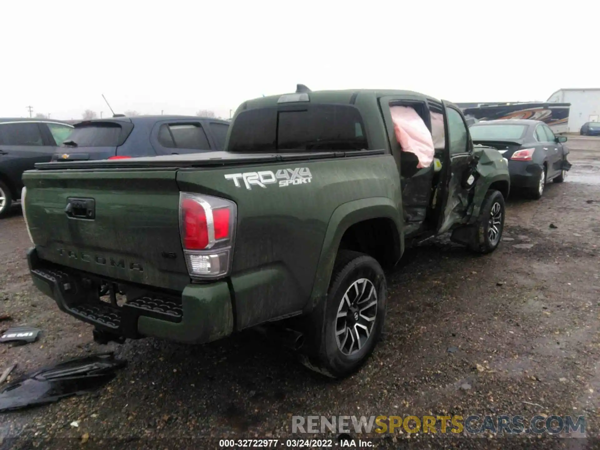 4 Photograph of a damaged car 3TMCZ5AN1MM385517 TOYOTA TACOMA 4WD 2021