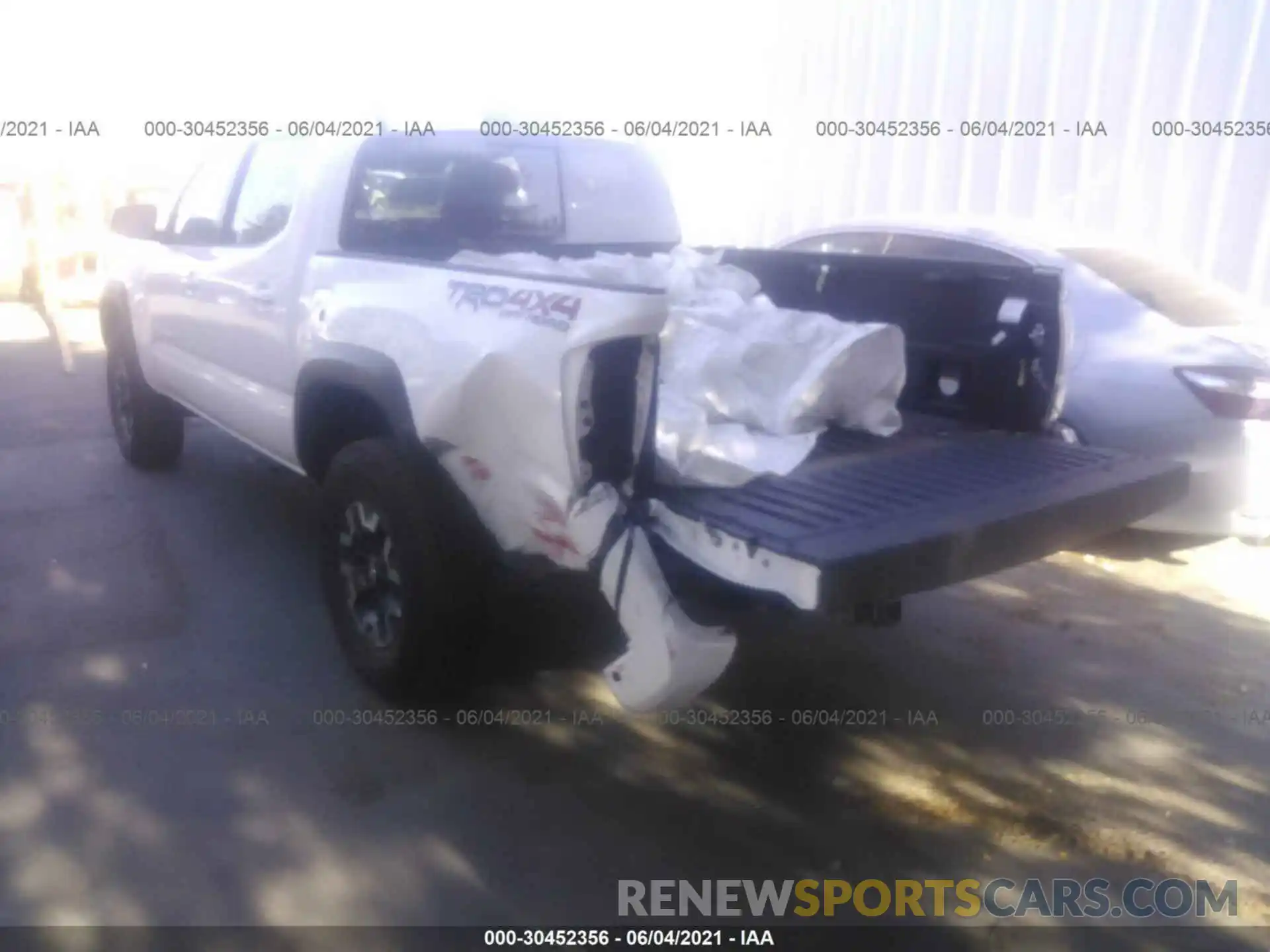 3 Фотография поврежденного автомобиля 3TMCZ5AN1MM398431 TOYOTA TACOMA 4WD 2021