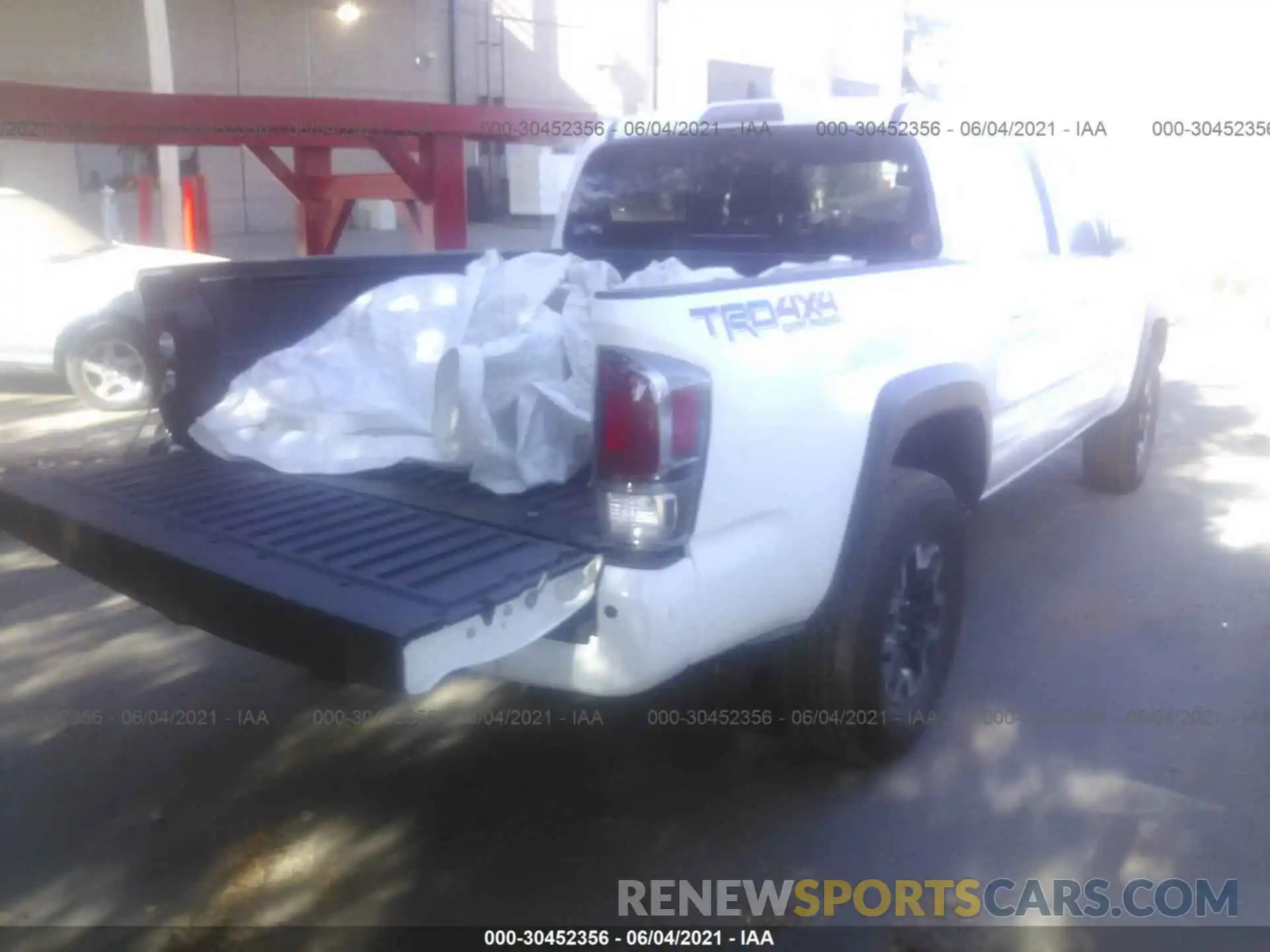 4 Фотография поврежденного автомобиля 3TMCZ5AN1MM398431 TOYOTA TACOMA 4WD 2021