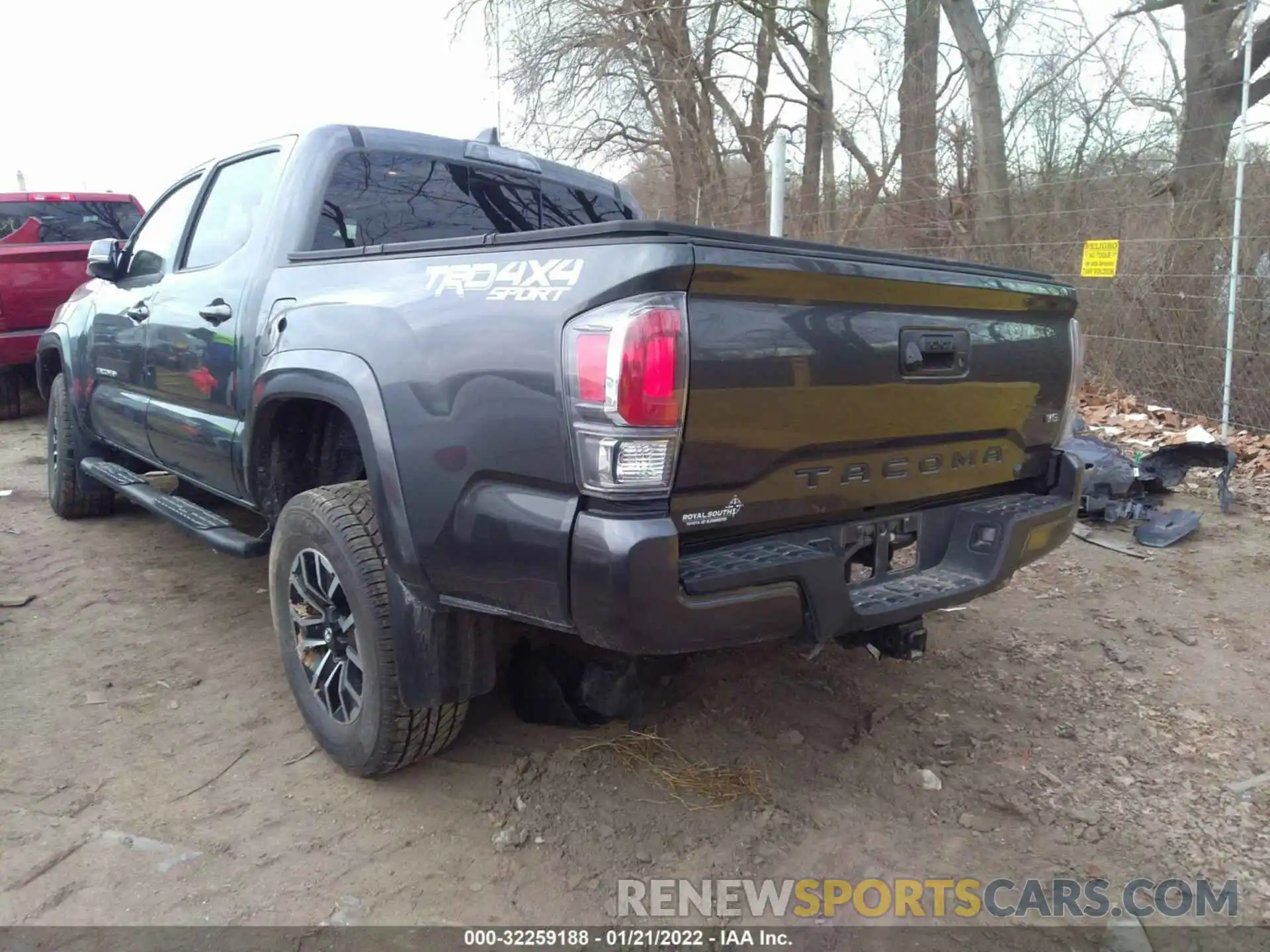 3 Фотография поврежденного автомобиля 3TMCZ5AN1MM403840 TOYOTA TACOMA 4WD 2021