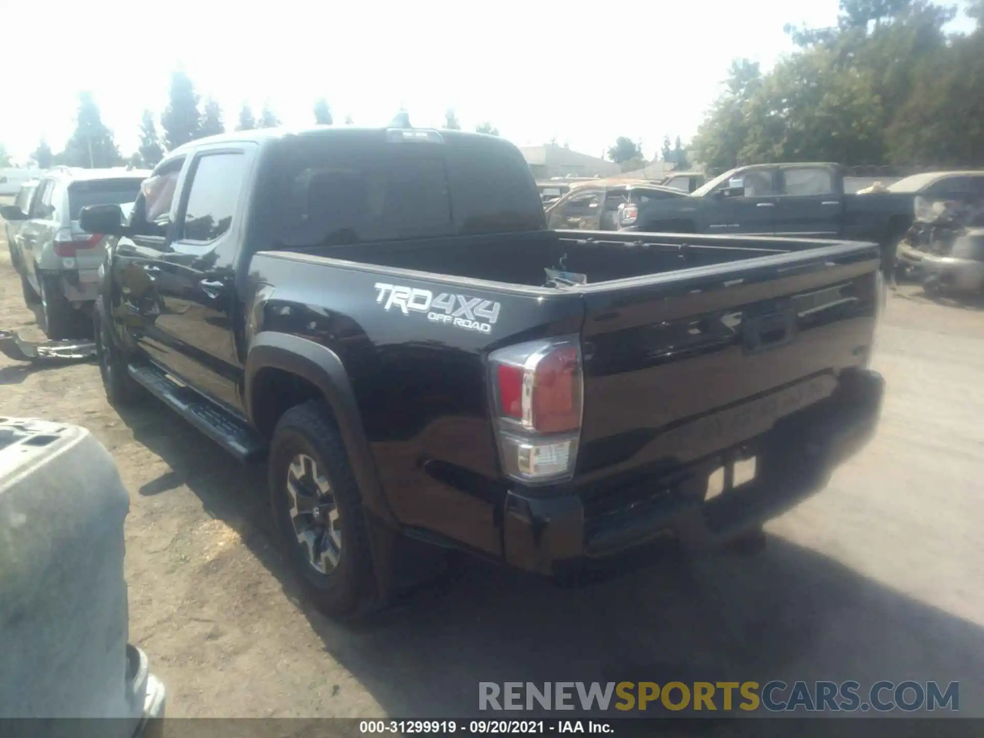 3 Фотография поврежденного автомобиля 3TMCZ5AN1MM407578 TOYOTA TACOMA 4WD 2021