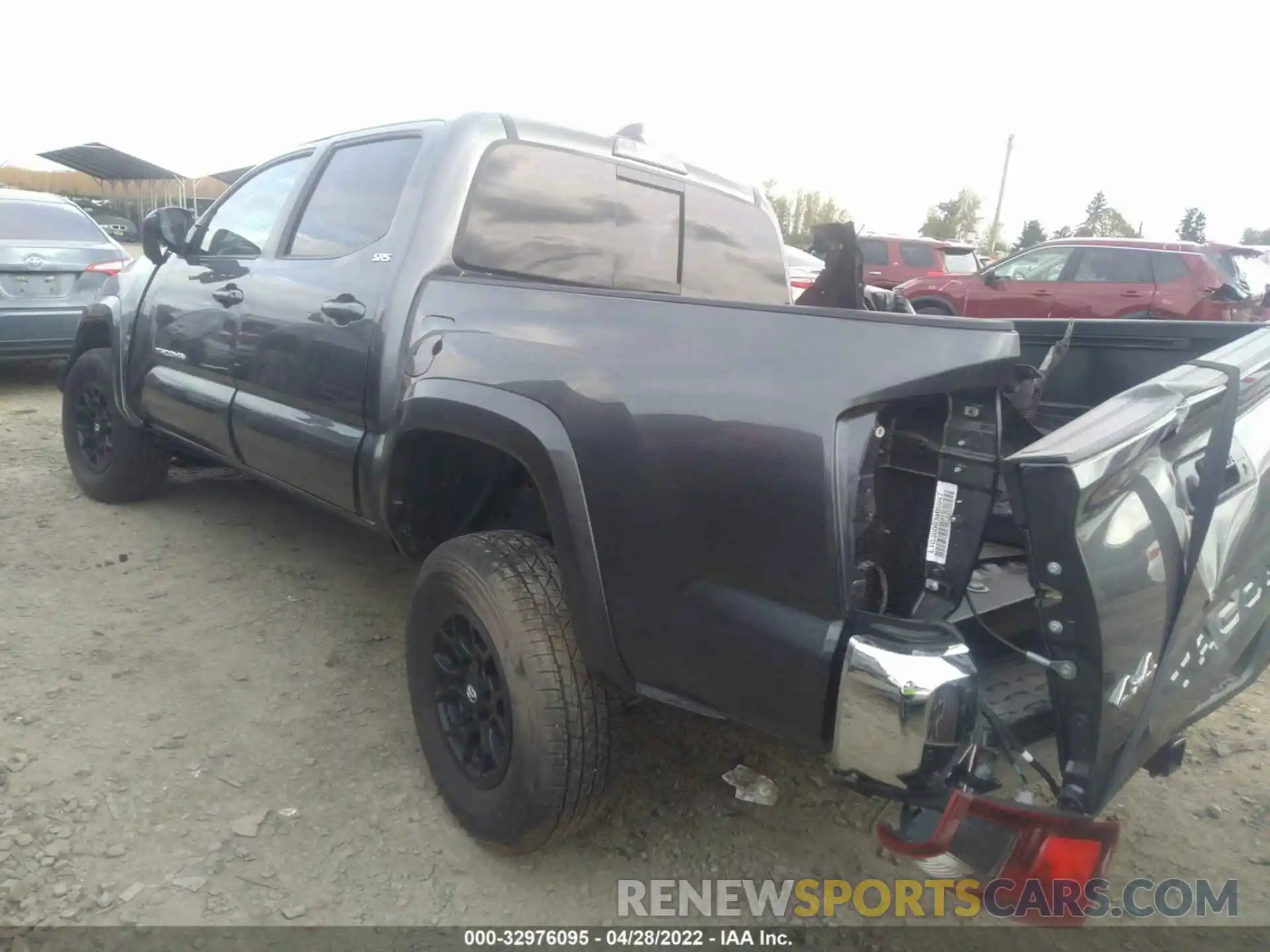 3 Фотография поврежденного автомобиля 3TMCZ5AN1MM411436 TOYOTA TACOMA 4WD 2021