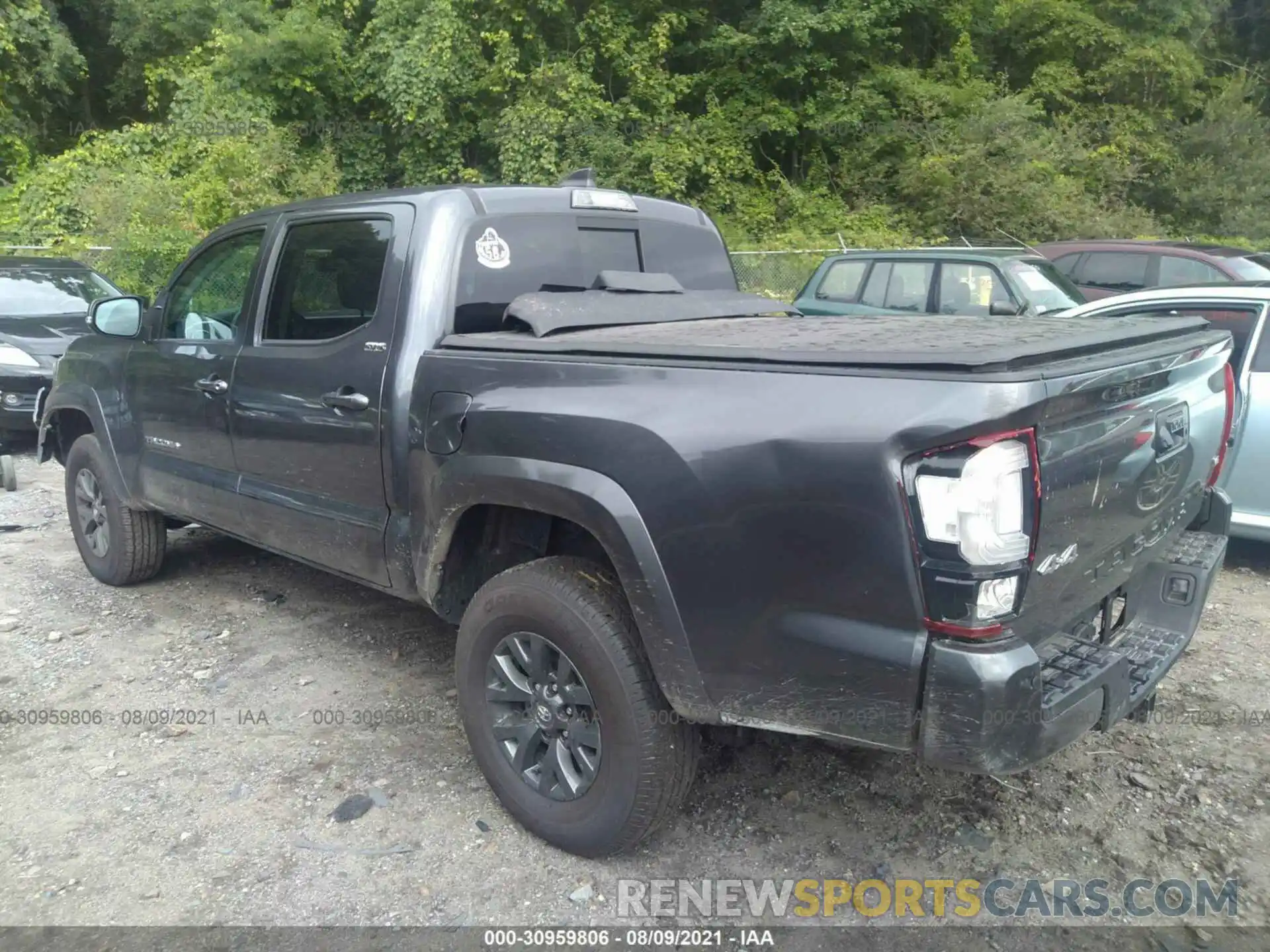 3 Фотография поврежденного автомобиля 3TMCZ5AN1MM417933 TOYOTA TACOMA 4WD 2021