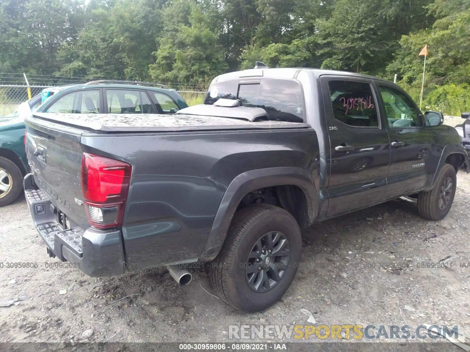 4 Photograph of a damaged car 3TMCZ5AN1MM417933 TOYOTA TACOMA 4WD 2021