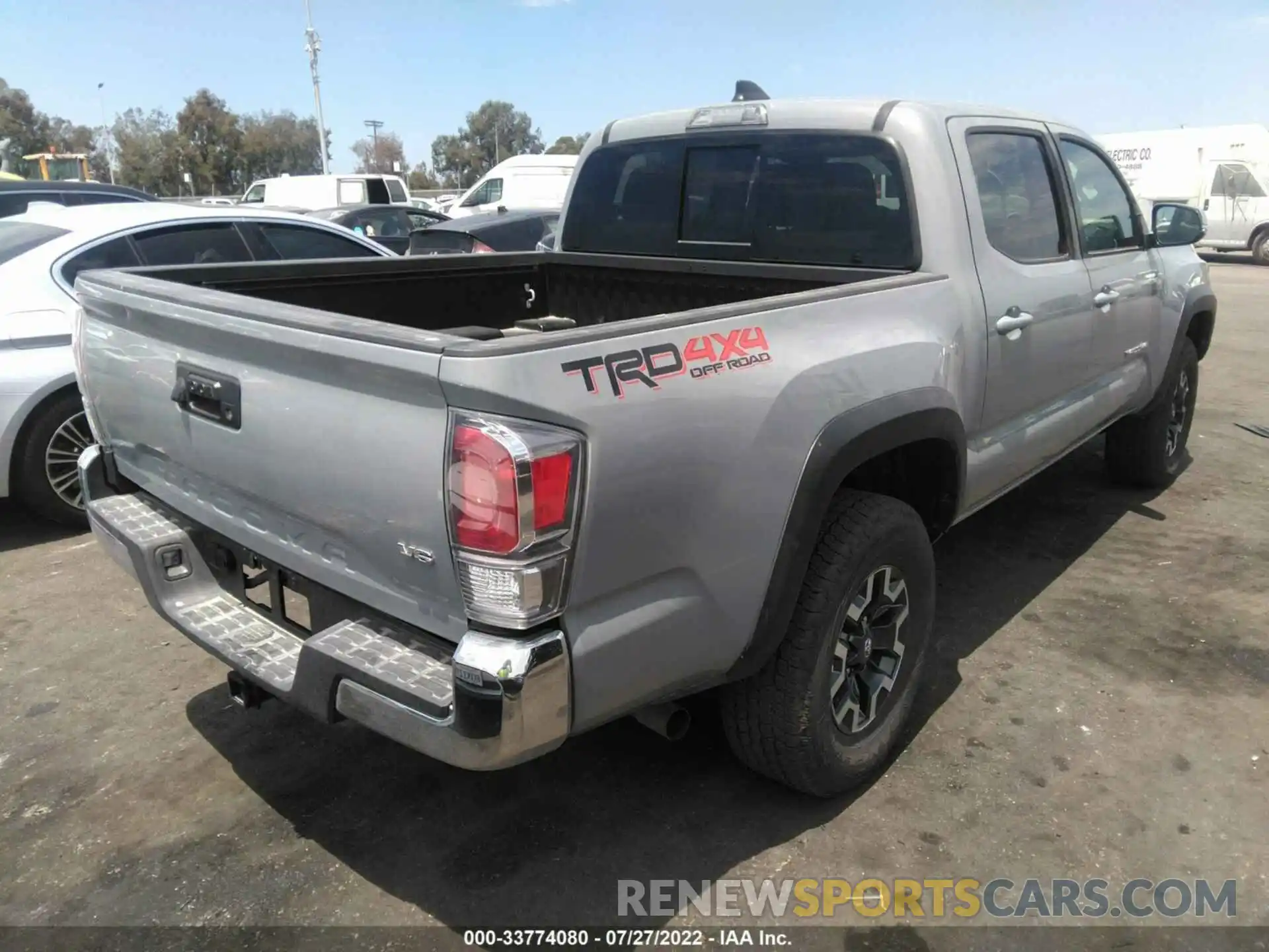 4 Photograph of a damaged car 3TMCZ5AN1MM430987 TOYOTA TACOMA 4WD 2021