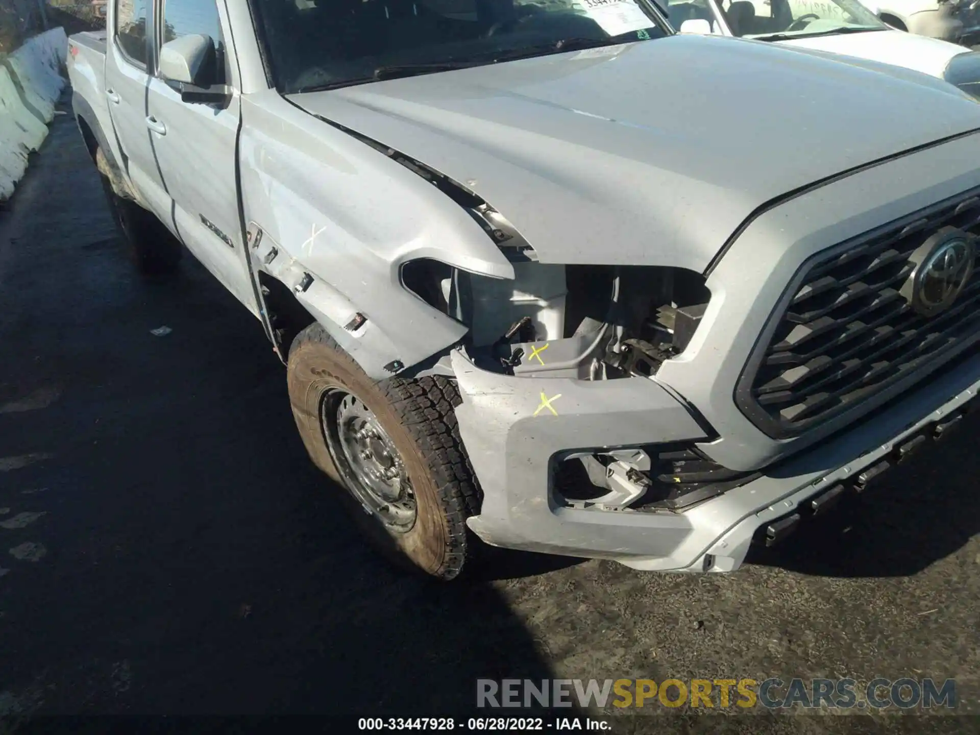 6 Photograph of a damaged car 3TMCZ5AN2MM372937 TOYOTA TACOMA 4WD 2021