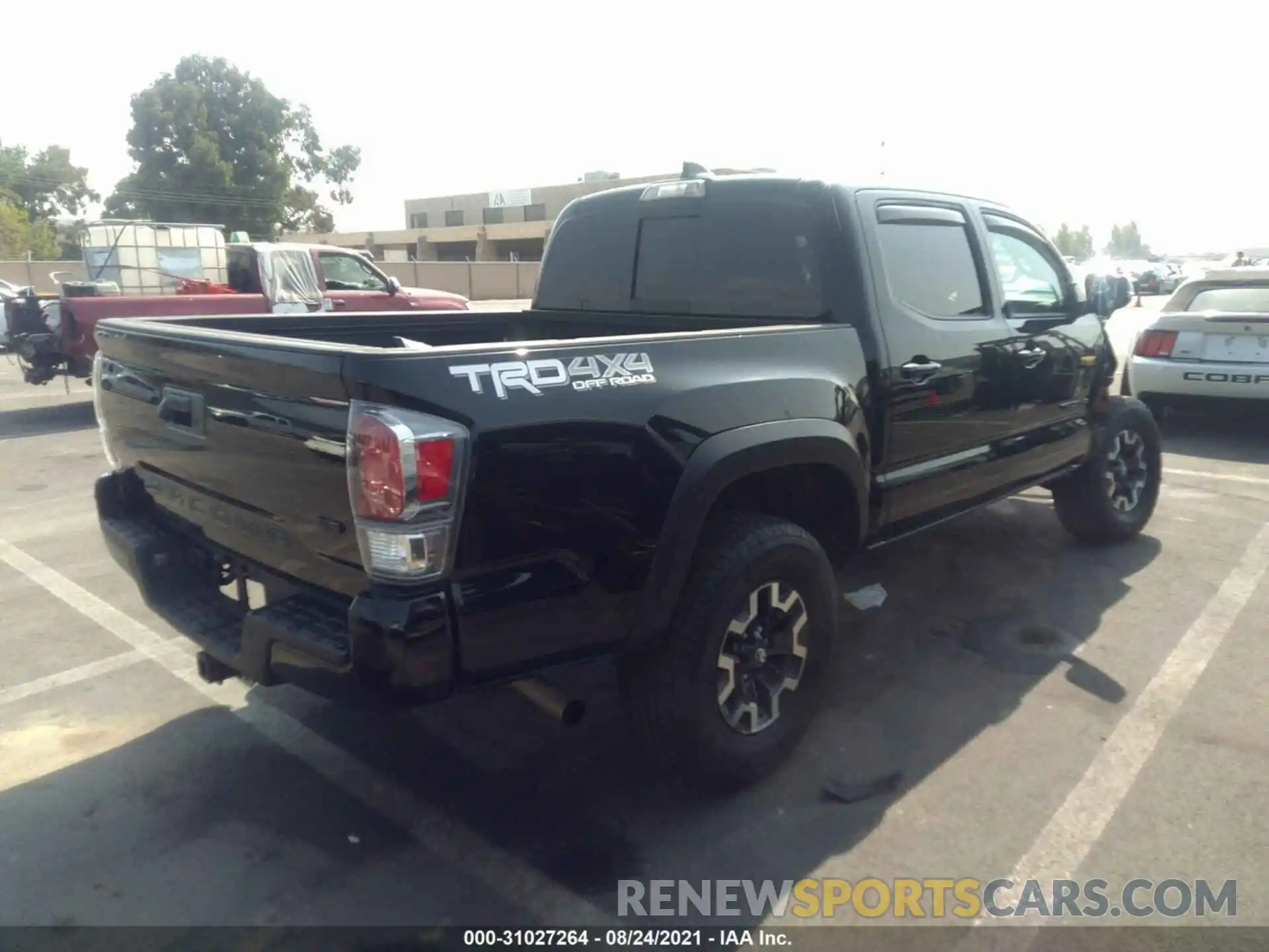 4 Photograph of a damaged car 3TMCZ5AN2MM378737 TOYOTA TACOMA 4WD 2021