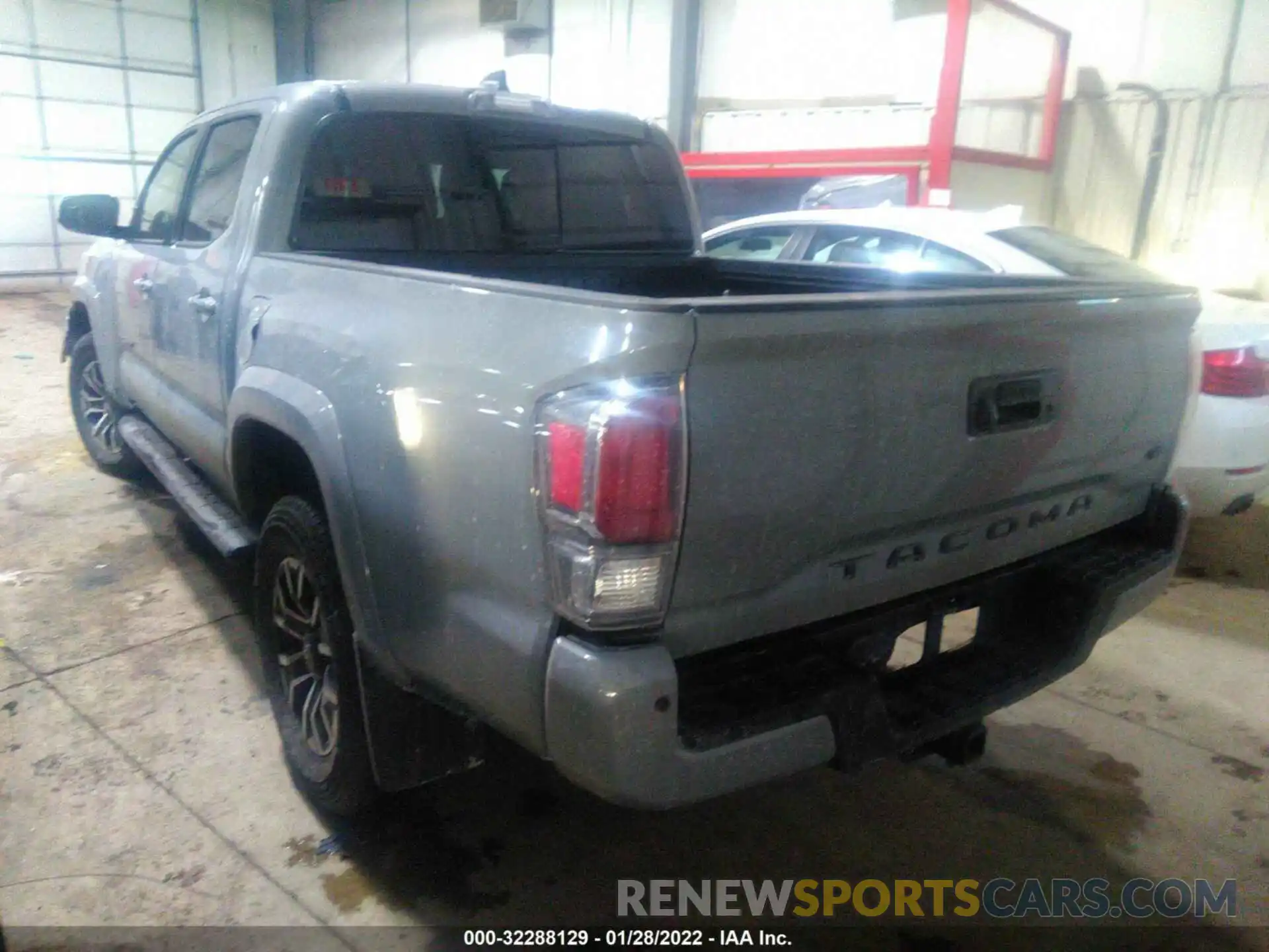 3 Фотография поврежденного автомобиля 3TMCZ5AN2MM384165 TOYOTA TACOMA 4WD 2021