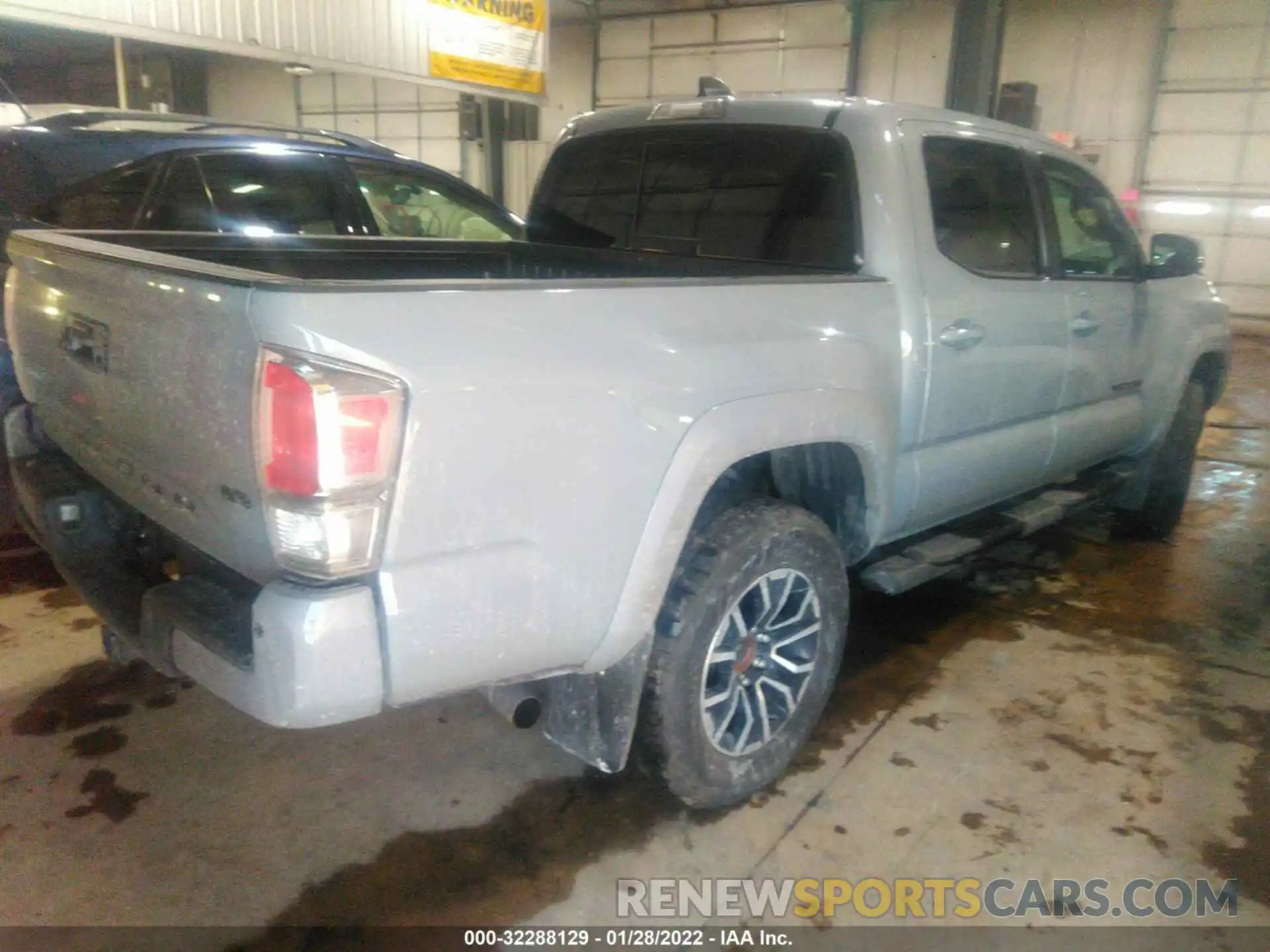 4 Photograph of a damaged car 3TMCZ5AN2MM384165 TOYOTA TACOMA 4WD 2021