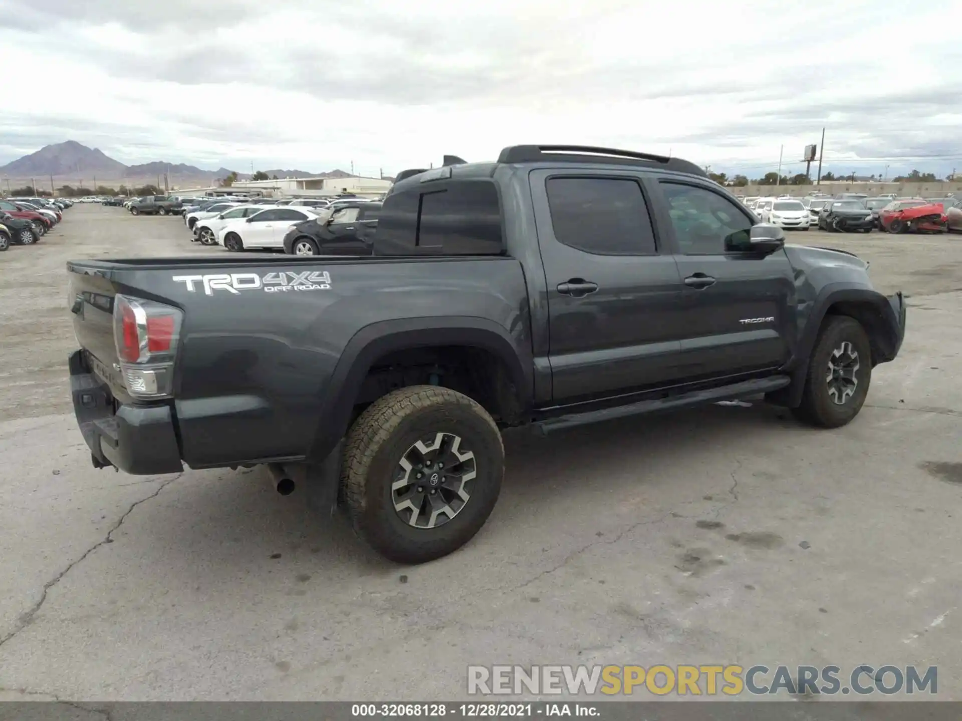 4 Photograph of a damaged car 3TMCZ5AN2MM397594 TOYOTA TACOMA 4WD 2021