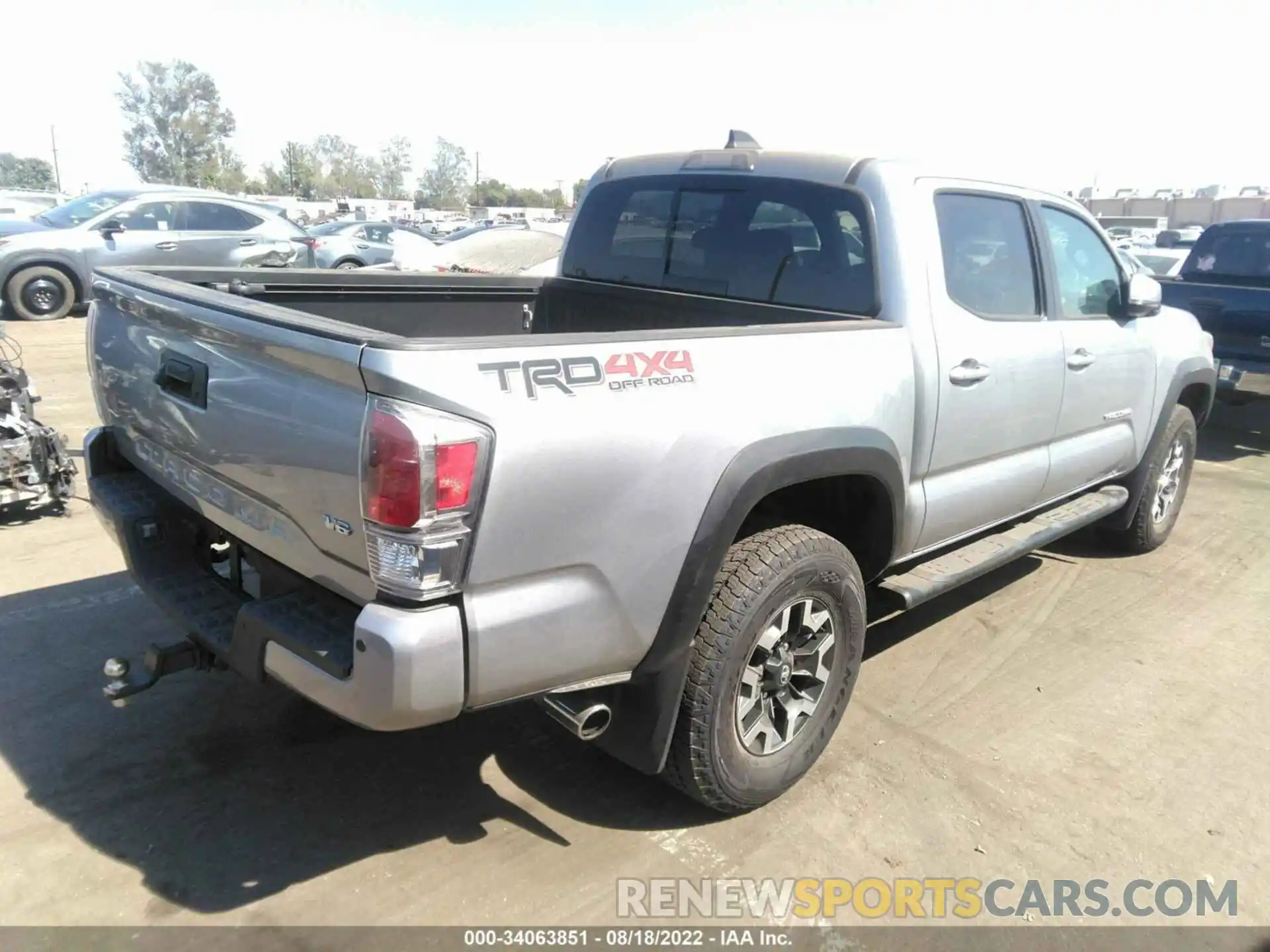 4 Photograph of a damaged car 3TMCZ5AN2MM400641 TOYOTA TACOMA 4WD 2021