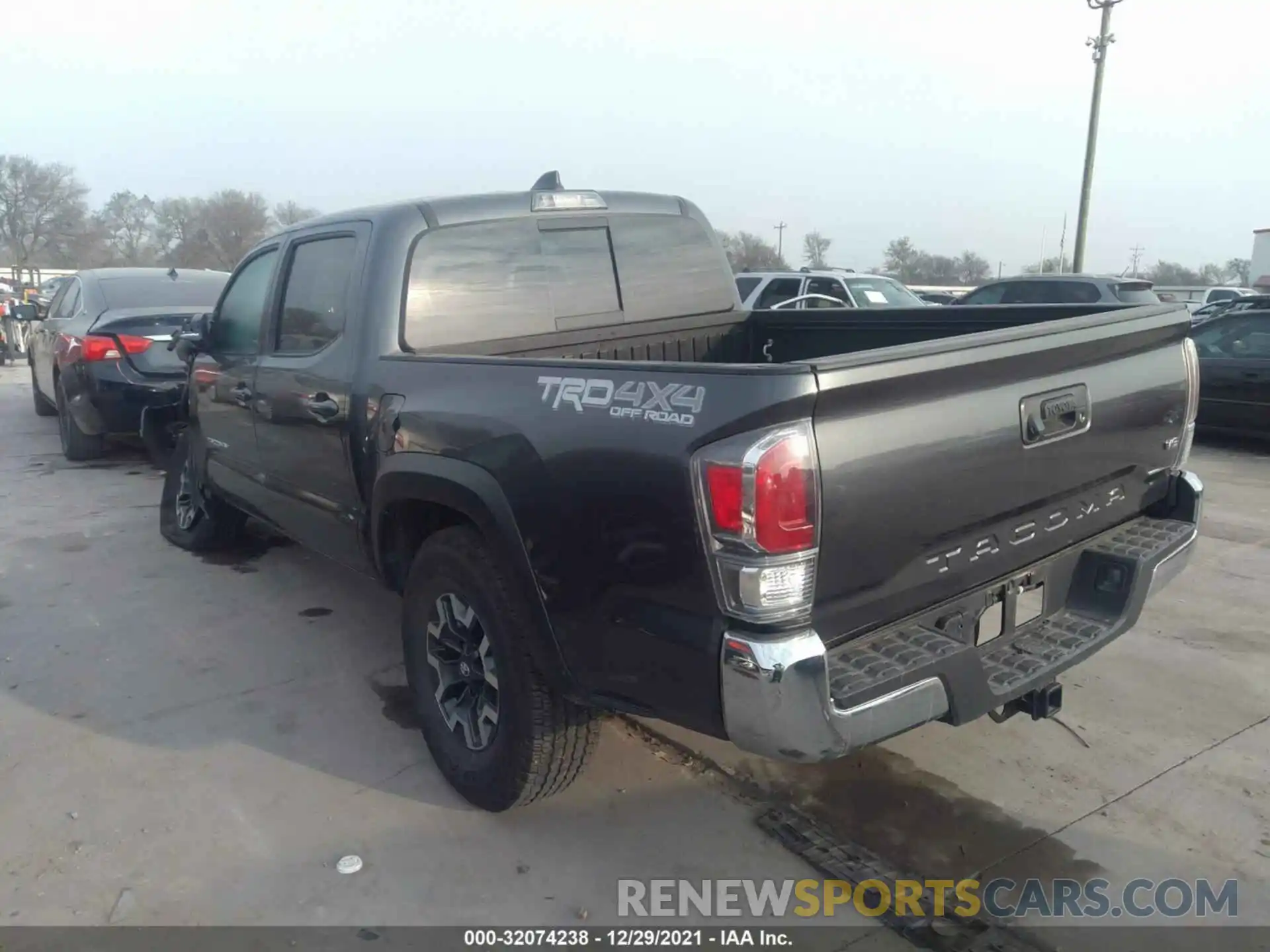 3 Photograph of a damaged car 3TMCZ5AN2MM401563 TOYOTA TACOMA 4WD 2021